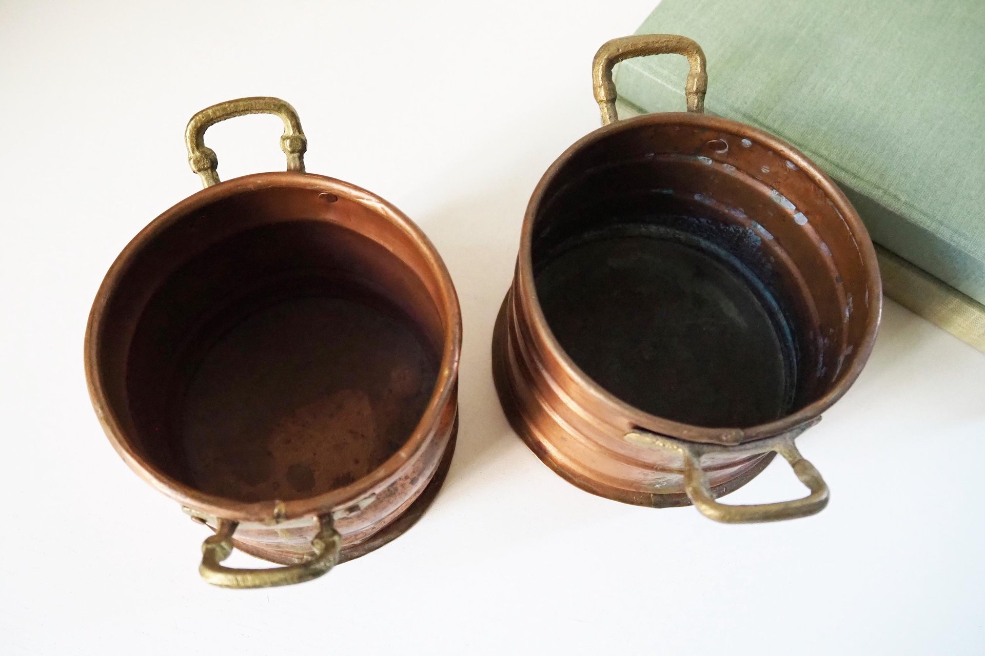 Set of two vintage copper planters | Mismatched copper planters | Small copper planters | Vintage planters with handles