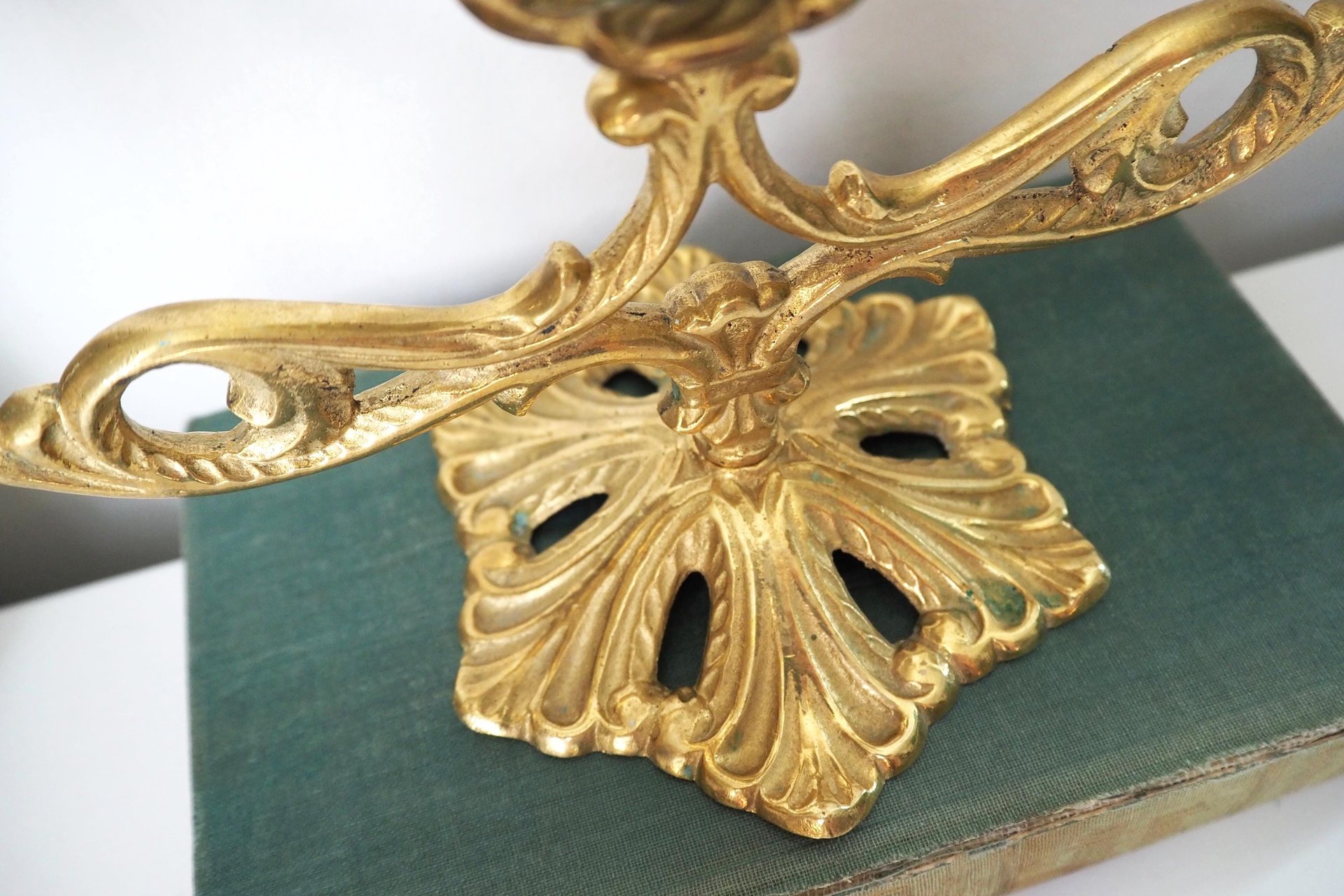 Vintage brass candelabra | Brass candelabra | Three arm brass candlestick holder | Three arm candelabra | Kupittaan Valaisin candle holder