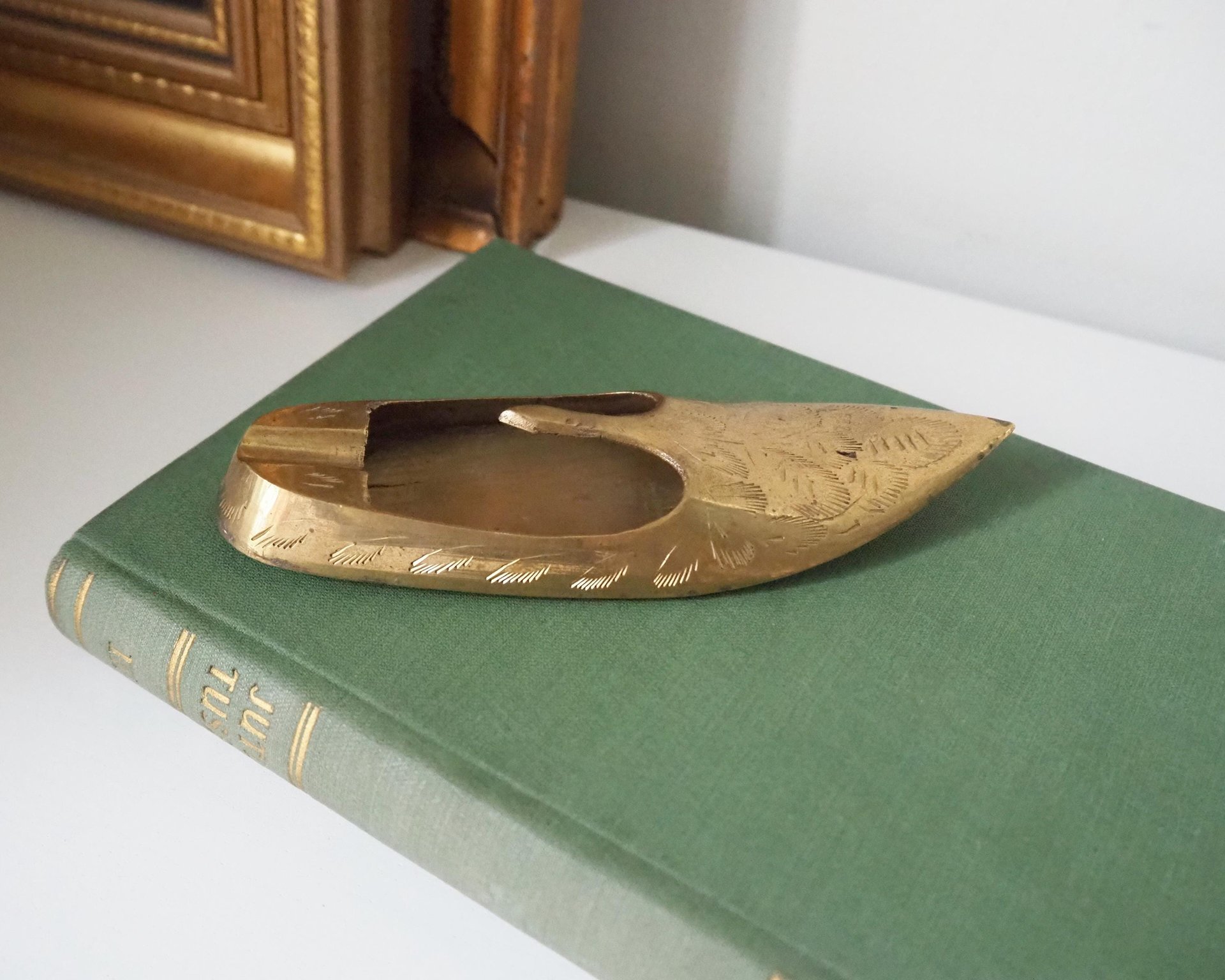 Vintage brass ashtray | Shoe shaped ashtray | Brass shoe ashtray | Brass home decor | Small ashtray | Vintage tobacciana