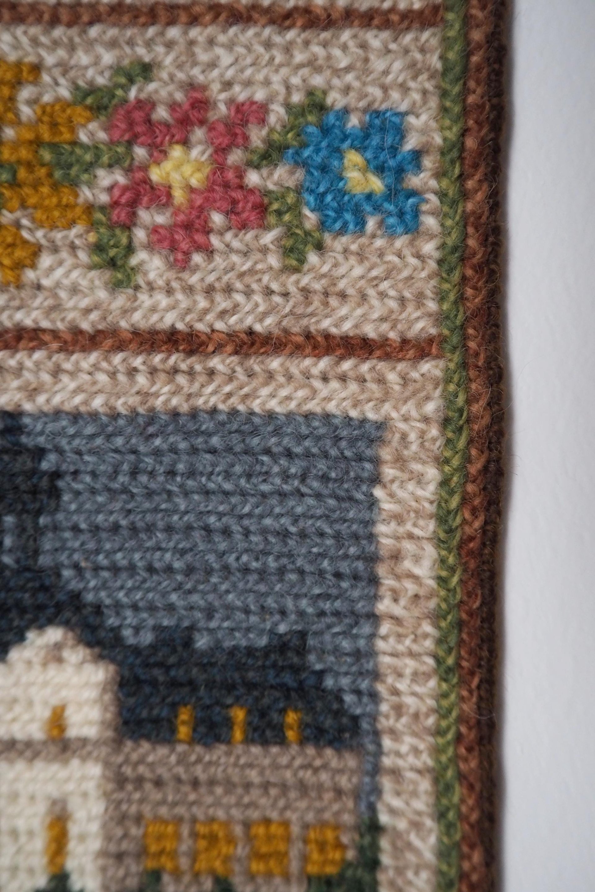 Vintage wall hanging | Scandinavian wall hanging | Traditional wall tapestry | Church wall hanging | Swedish tapestry | Skånska slott