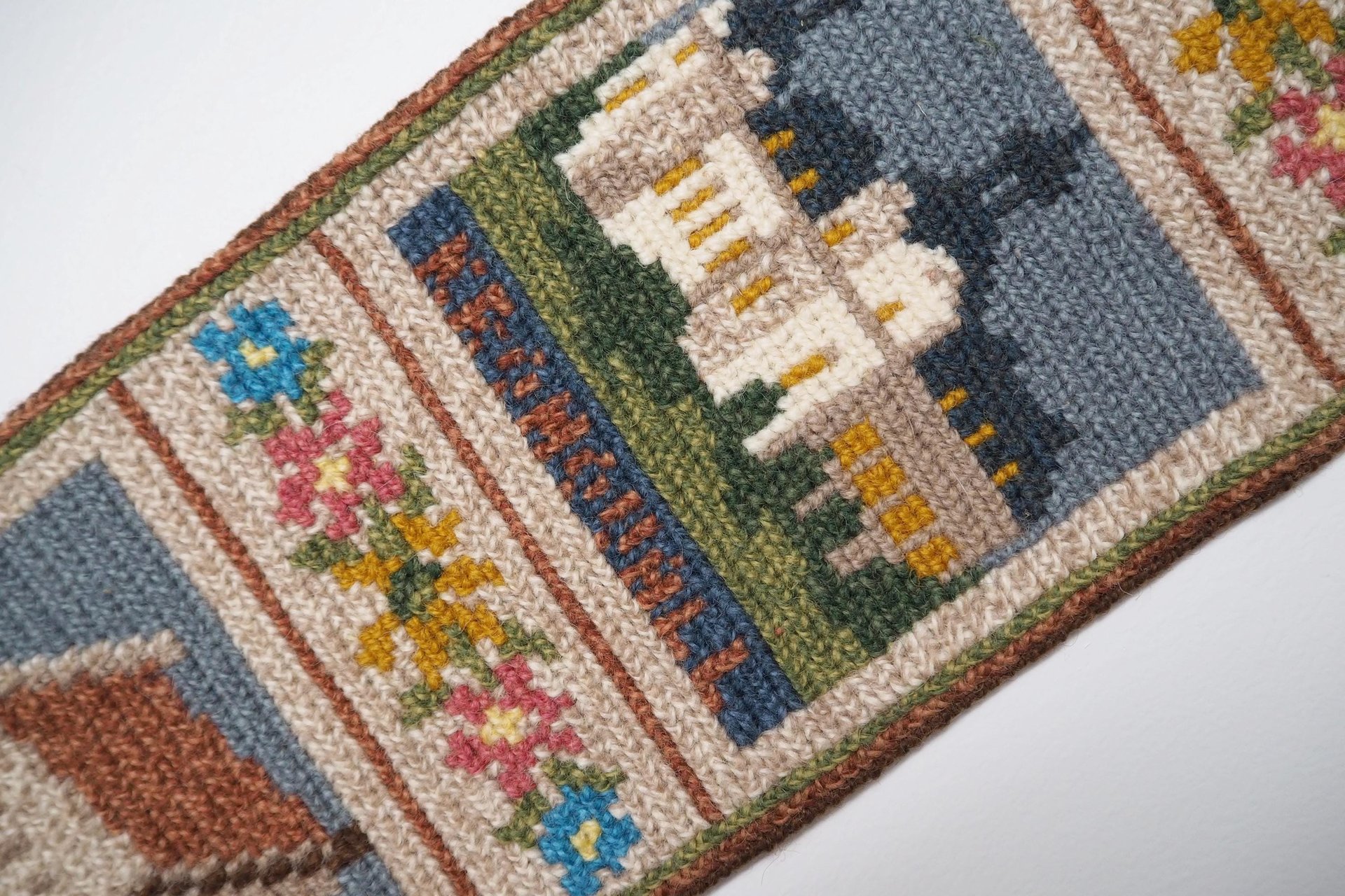 Vintage wall hanging | Scandinavian wall hanging | Traditional wall tapestry | Church wall hanging | Swedish tapestry | Skånska slott