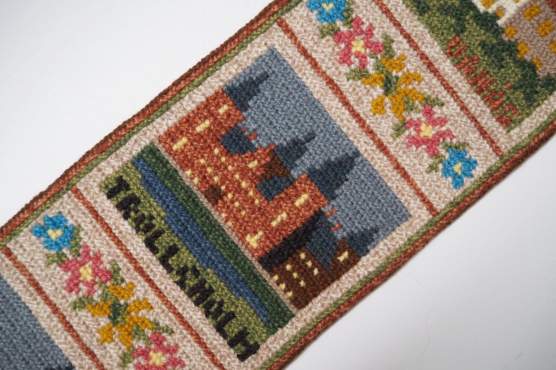Vintage wall hanging | Scandinavian wall hanging | Traditional wall tapestry | Church wall hanging | Swedish tapestry | Skånska slott