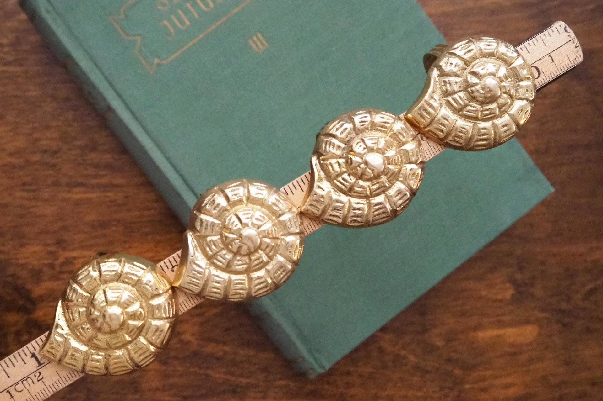 Vintage brass napkin rings | Set of four vintage napkin rings | Vintage seashell napkin rings | Set of four brass napkin rings