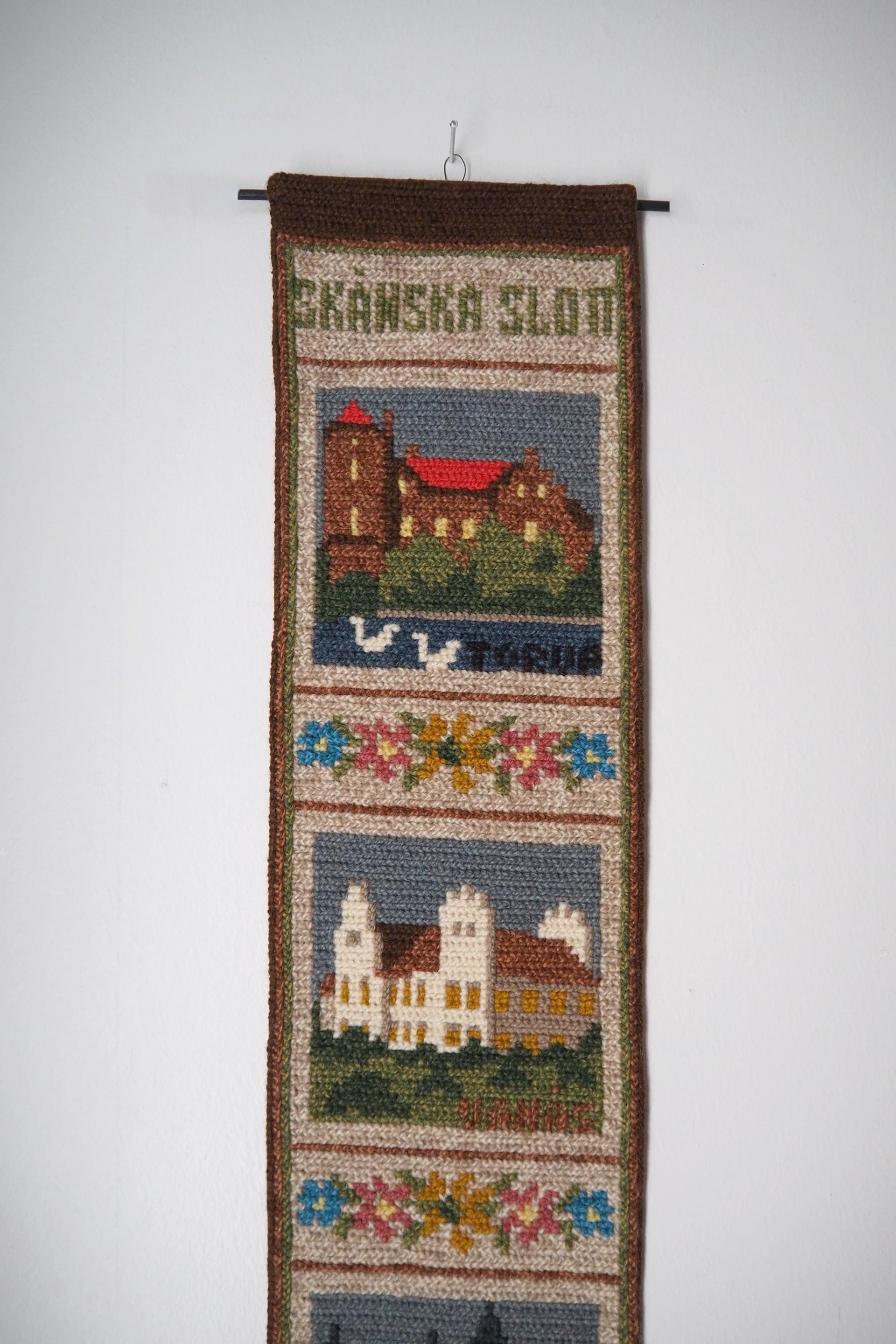 Vintage wall hanging | Scandinavian wall hanging | Traditional wall tapestry | Church wall hanging | Swedish tapestry | Skånska slott