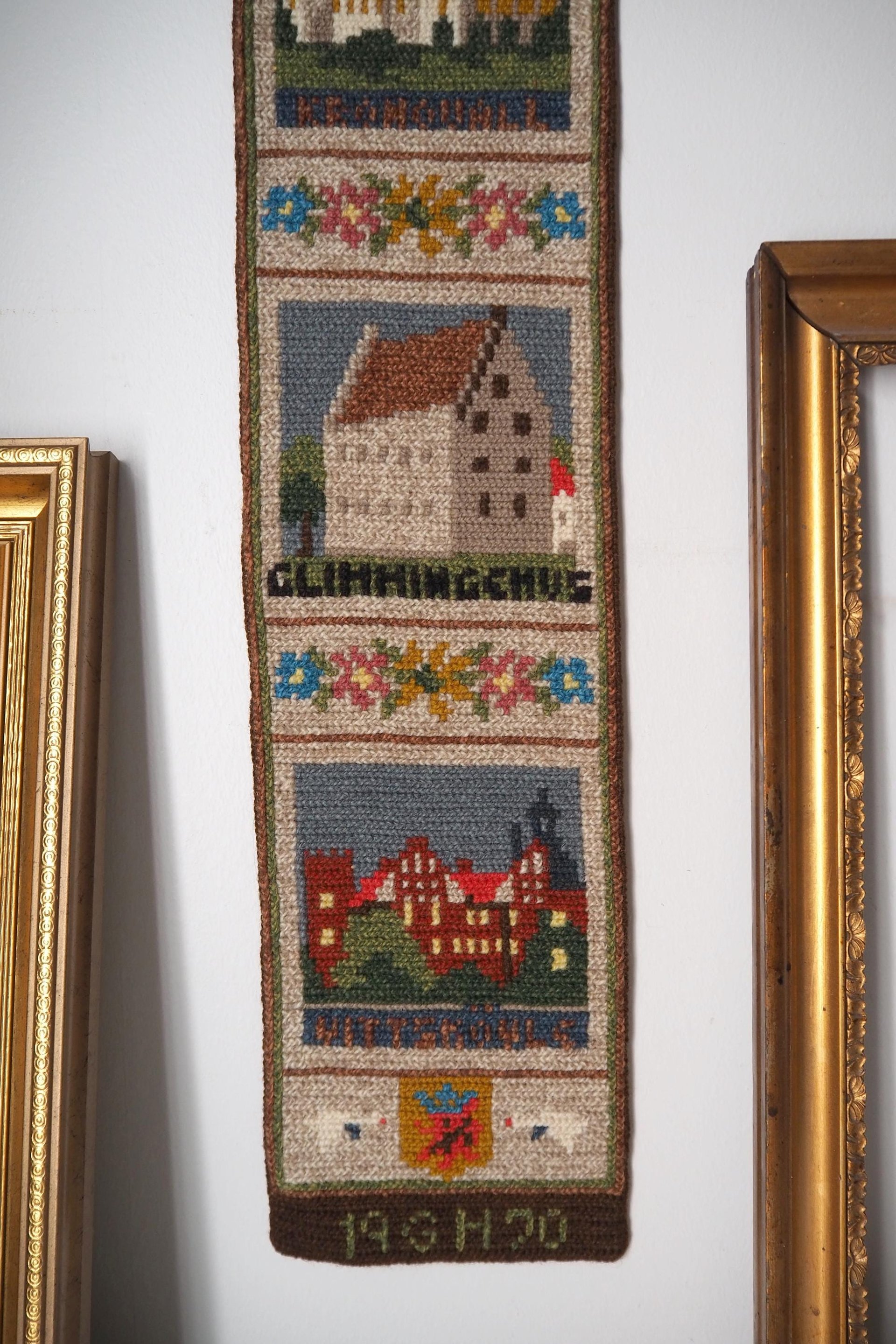Vintage wall hanging | Scandinavian wall hanging | Traditional wall tapestry | Church wall hanging | Swedish tapestry | Skånska slott