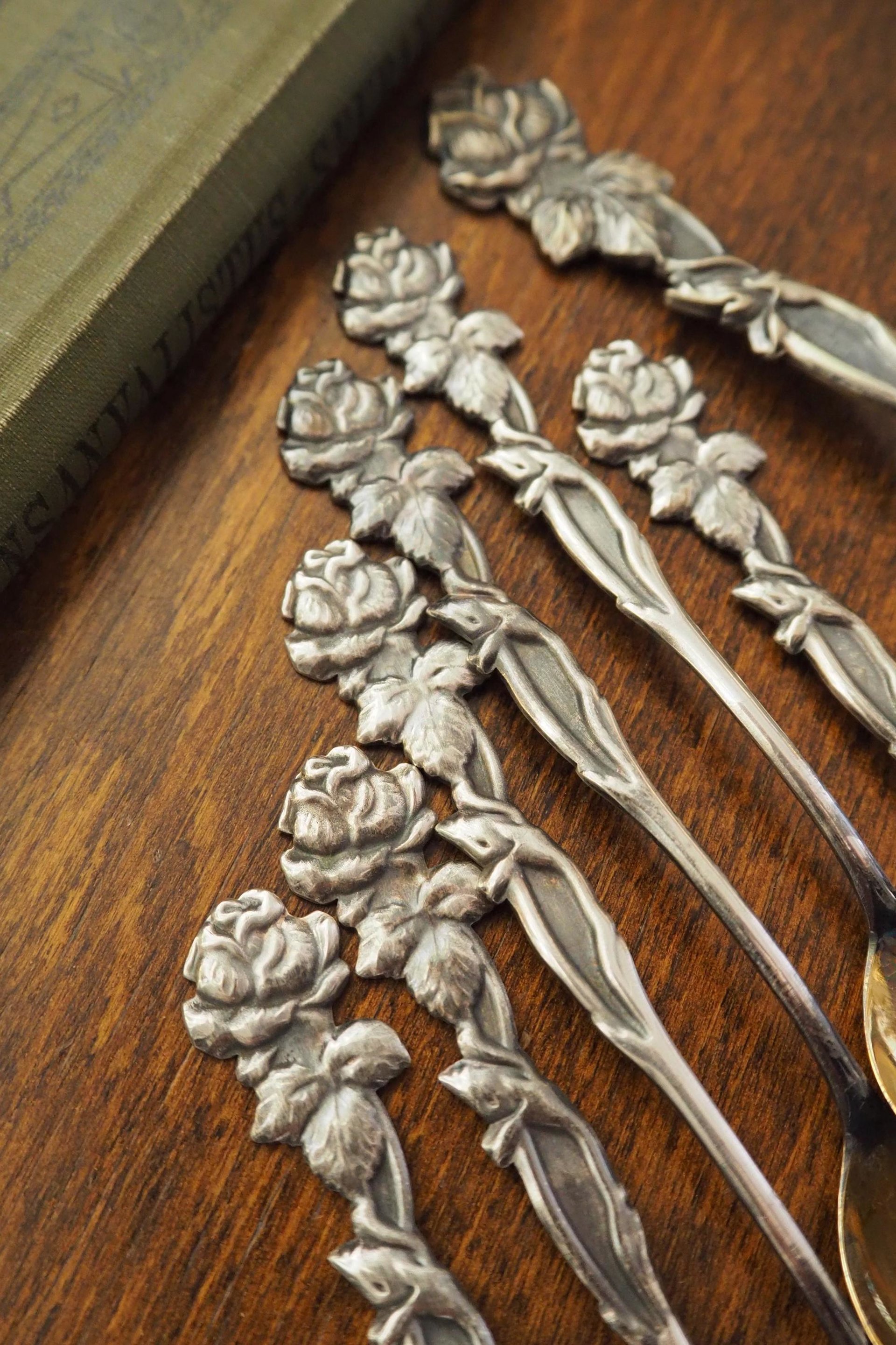 Set of six vintage teaspoons and a cake server | Vintage alpacca silver teaspoons | Vintage teaspoons | Rose teaspoon set and a cake server