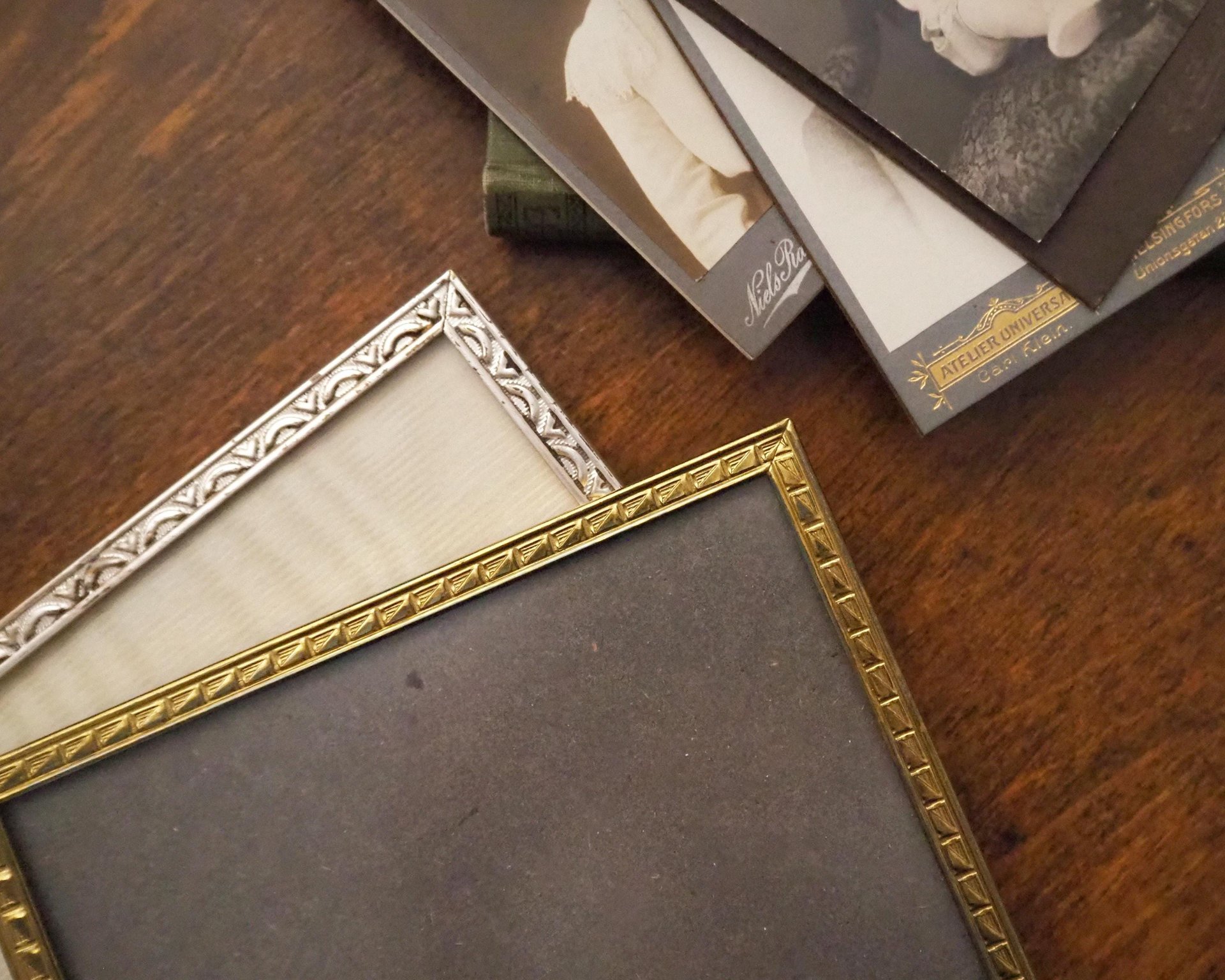 Set of two vintage photo frames | Vintage photo frames 13x18 cm | Vintage brass picture frames | Vintage silver plated frames