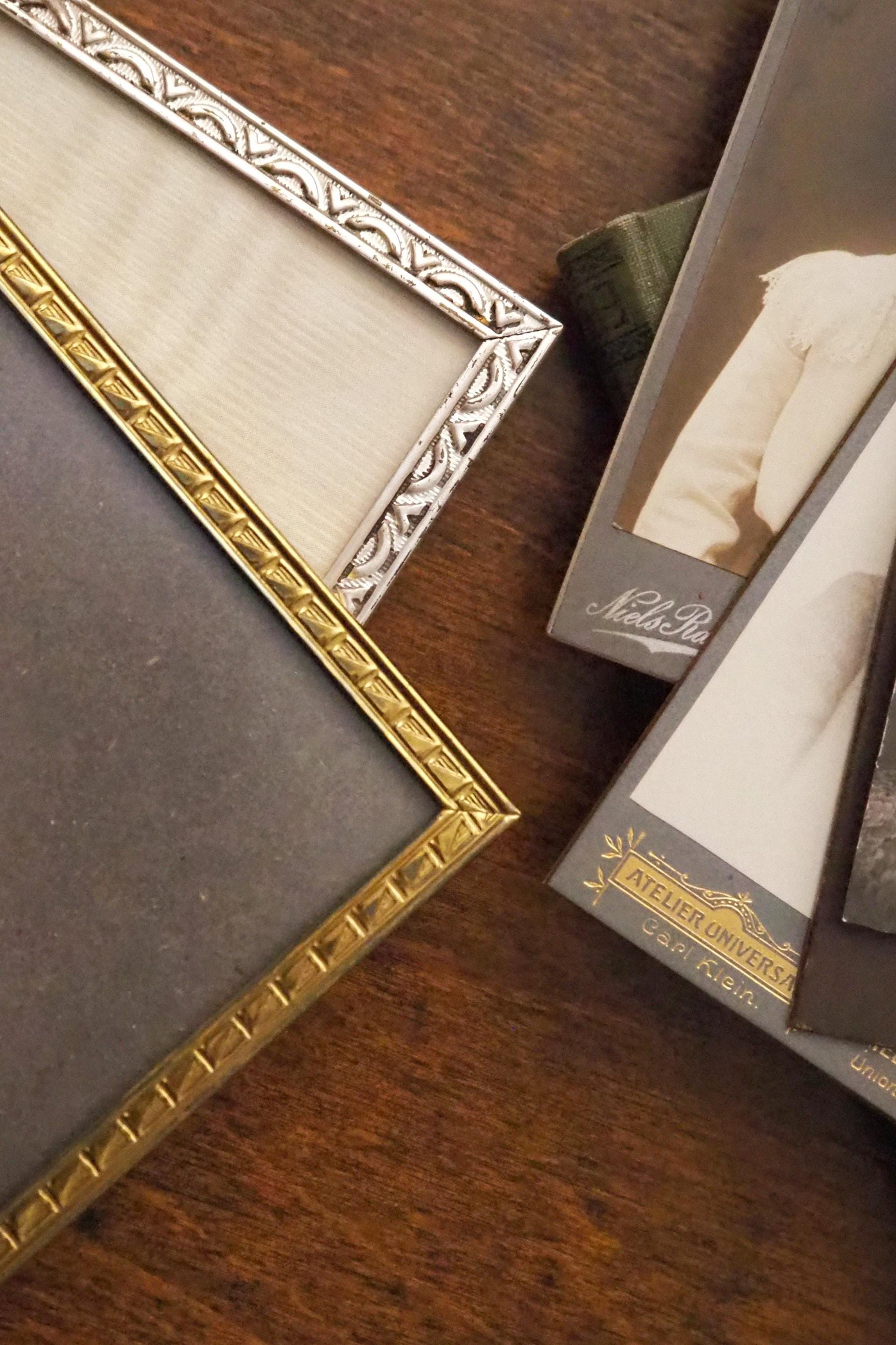 Set of two vintage photo frames | Vintage photo frames 13x18 cm | Vintage brass picture frames | Vintage silver plated frames