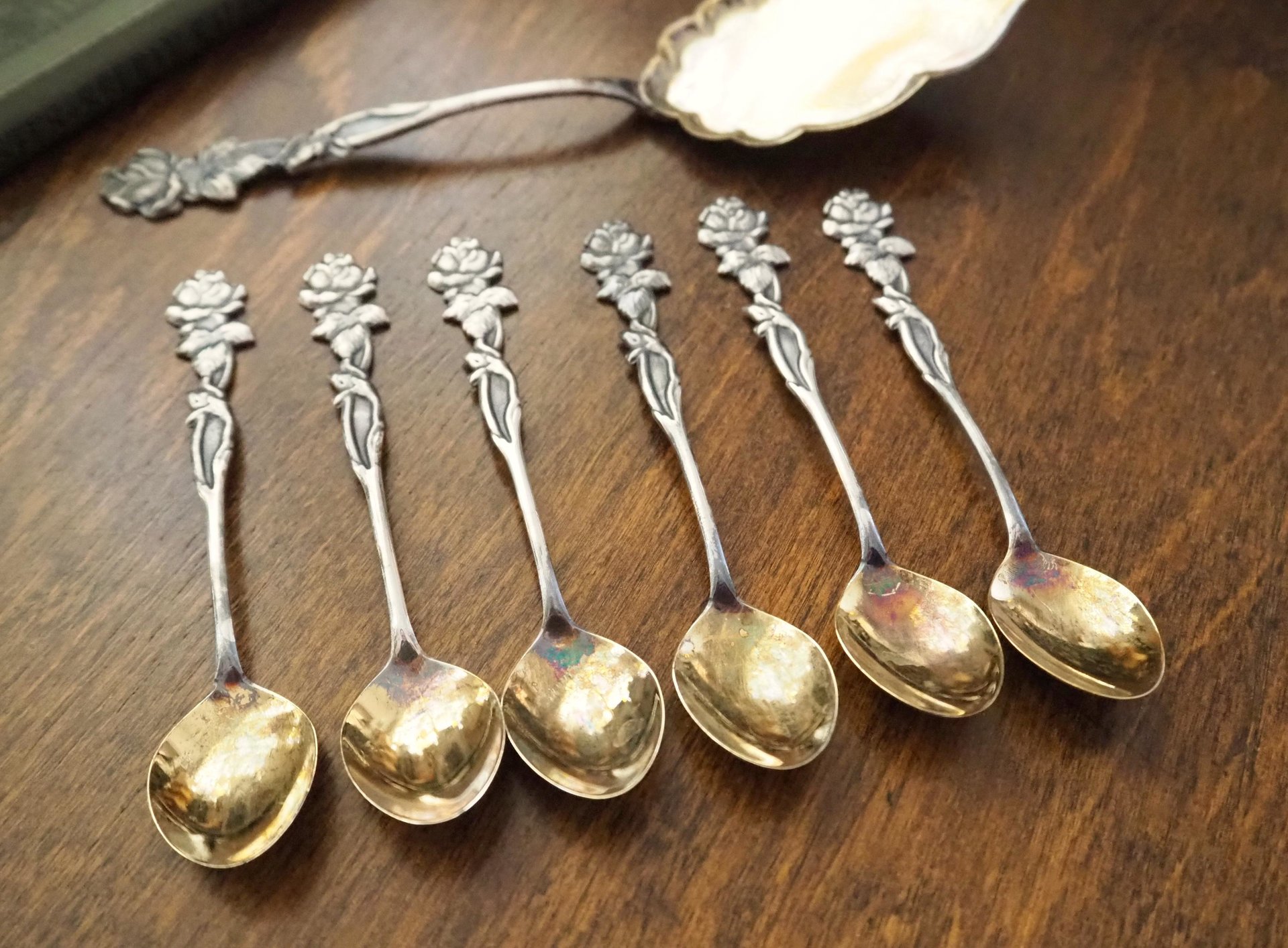 Set of six vintage teaspoons and a cake server | Vintage alpacca silver teaspoons | Vintage teaspoons | Rose teaspoon set and a cake server