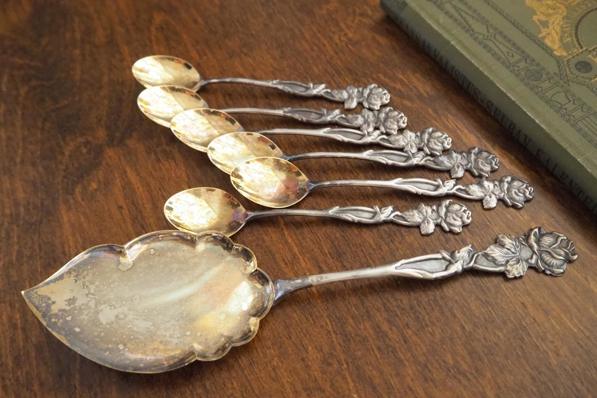 Set of six vintage teaspoons and a cake server | Vintage alpacca silver teaspoons | Vintage teaspoons | Rose teaspoon set and a cake server