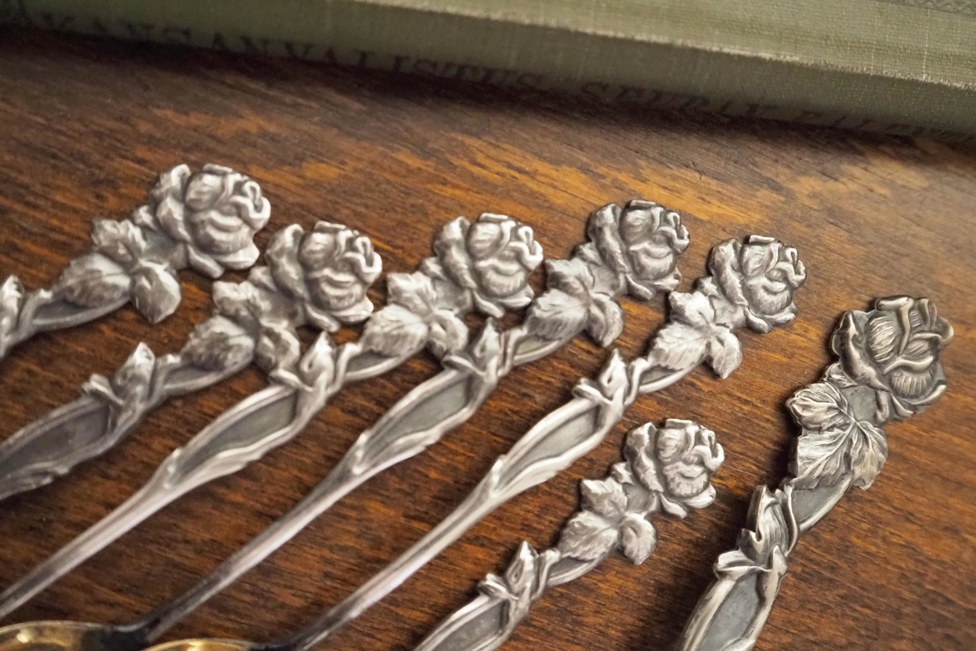 Set of six vintage teaspoons and a cake server | Vintage alpacca silver teaspoons | Vintage teaspoons | Rose teaspoon set and a cake server