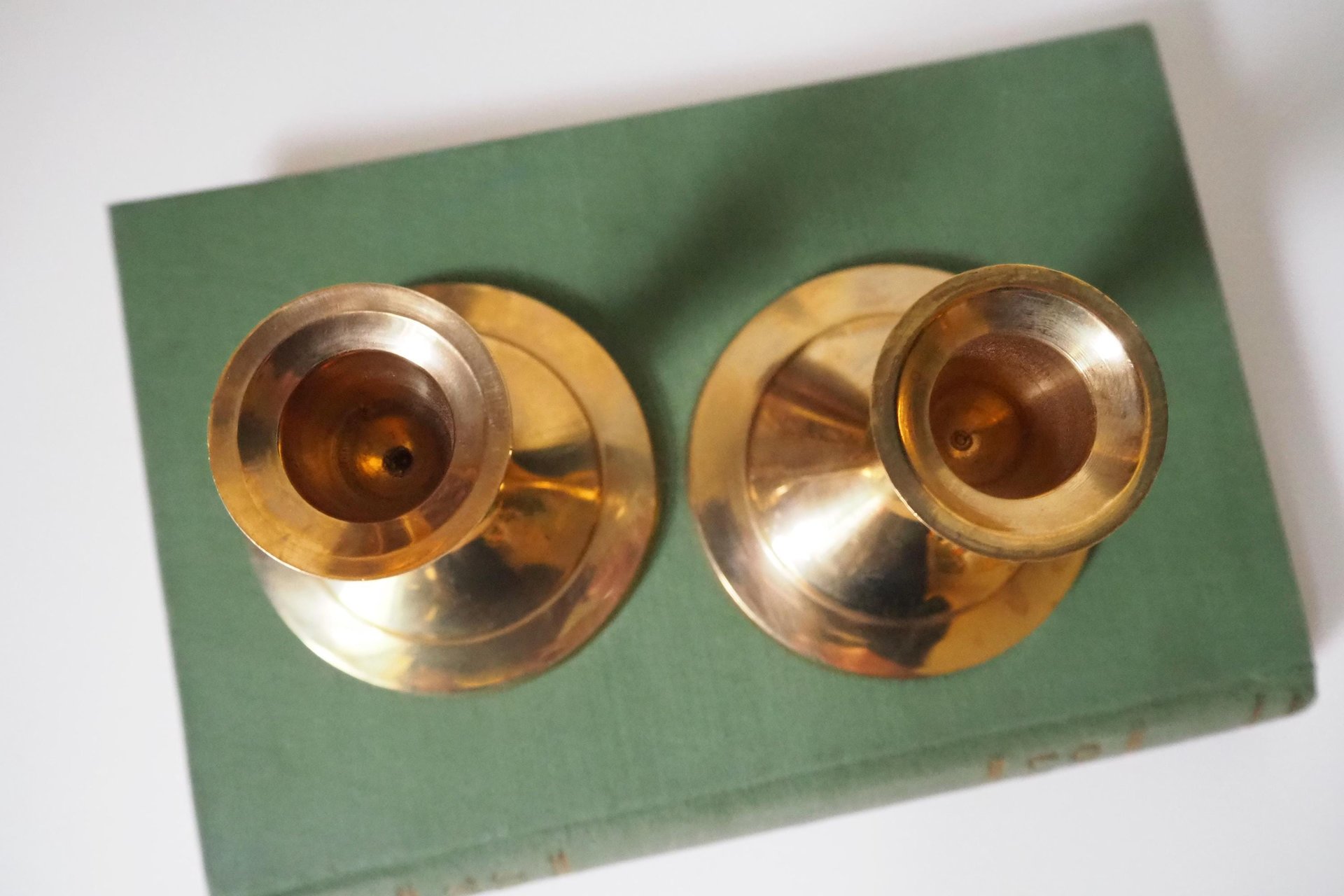 Pair of vintage candlestick holders | Brass candlestick holders | Simple brass candlestick holders | Brass candle holders