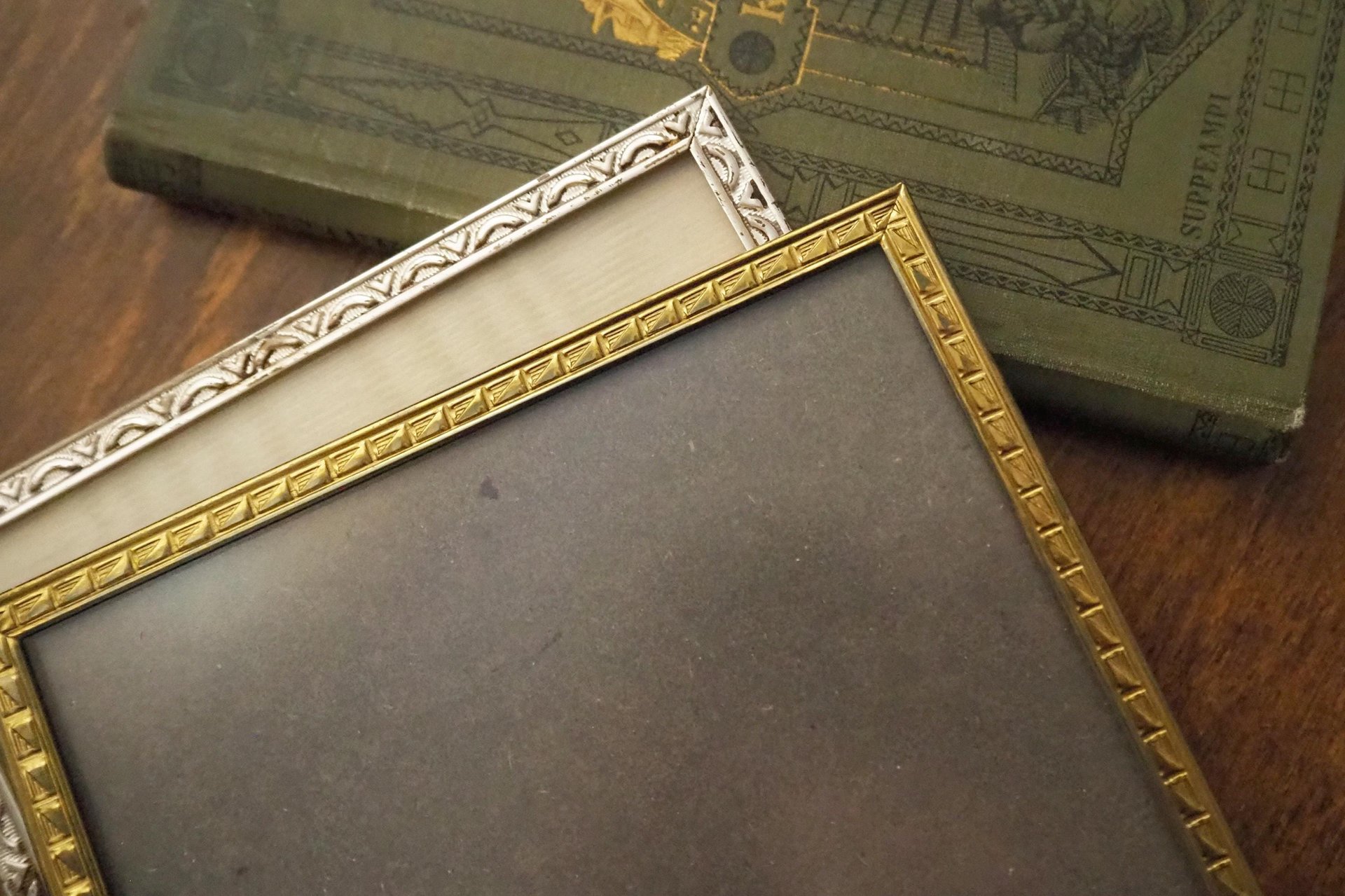 Set of two vintage photo frames | Vintage photo frames 13x18 cm | Vintage brass picture frames | Vintage silver plated frames
