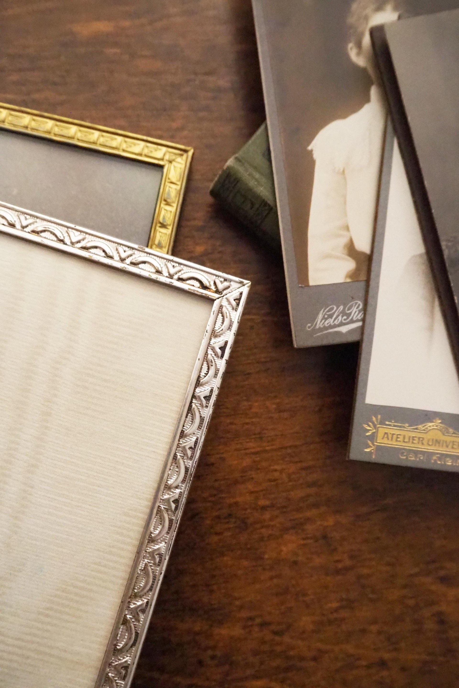 Set of two vintage photo frames | Vintage photo frames 13x18 cm | Vintage brass picture frames | Vintage silver plated frames
