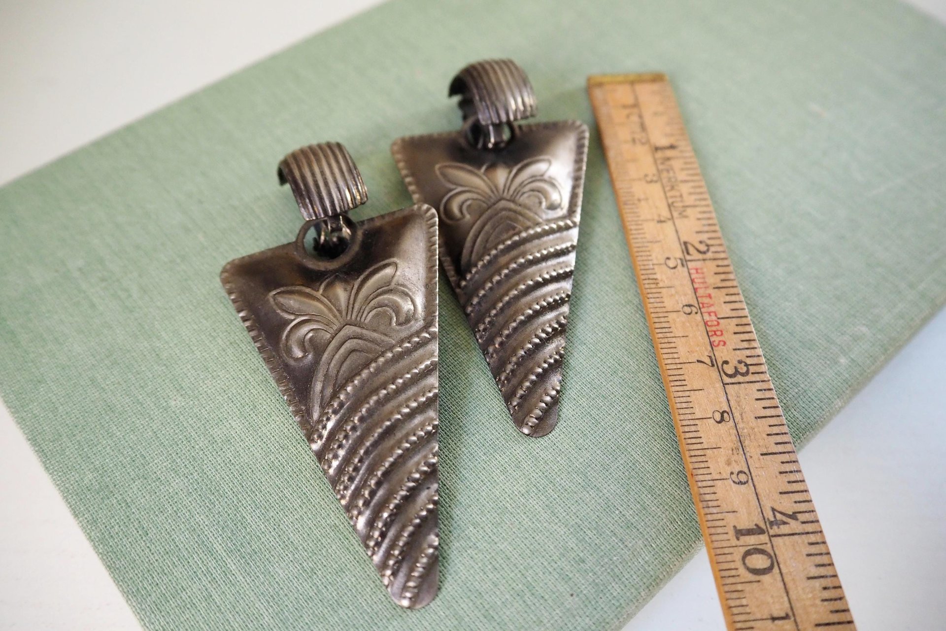 Vintage clip-on earrings | Silver tone clip-on earrings | Vintage silver tone earrings | Large clip-on earrings | Chunky earrings