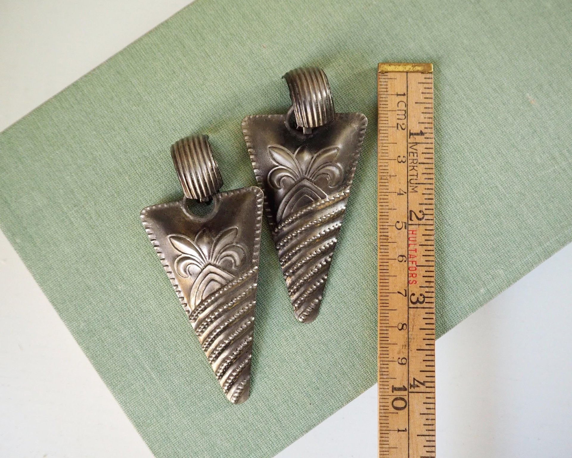Vintage clip-on earrings | Silver tone clip-on earrings | Vintage silver tone earrings | Large clip-on earrings | Chunky earrings