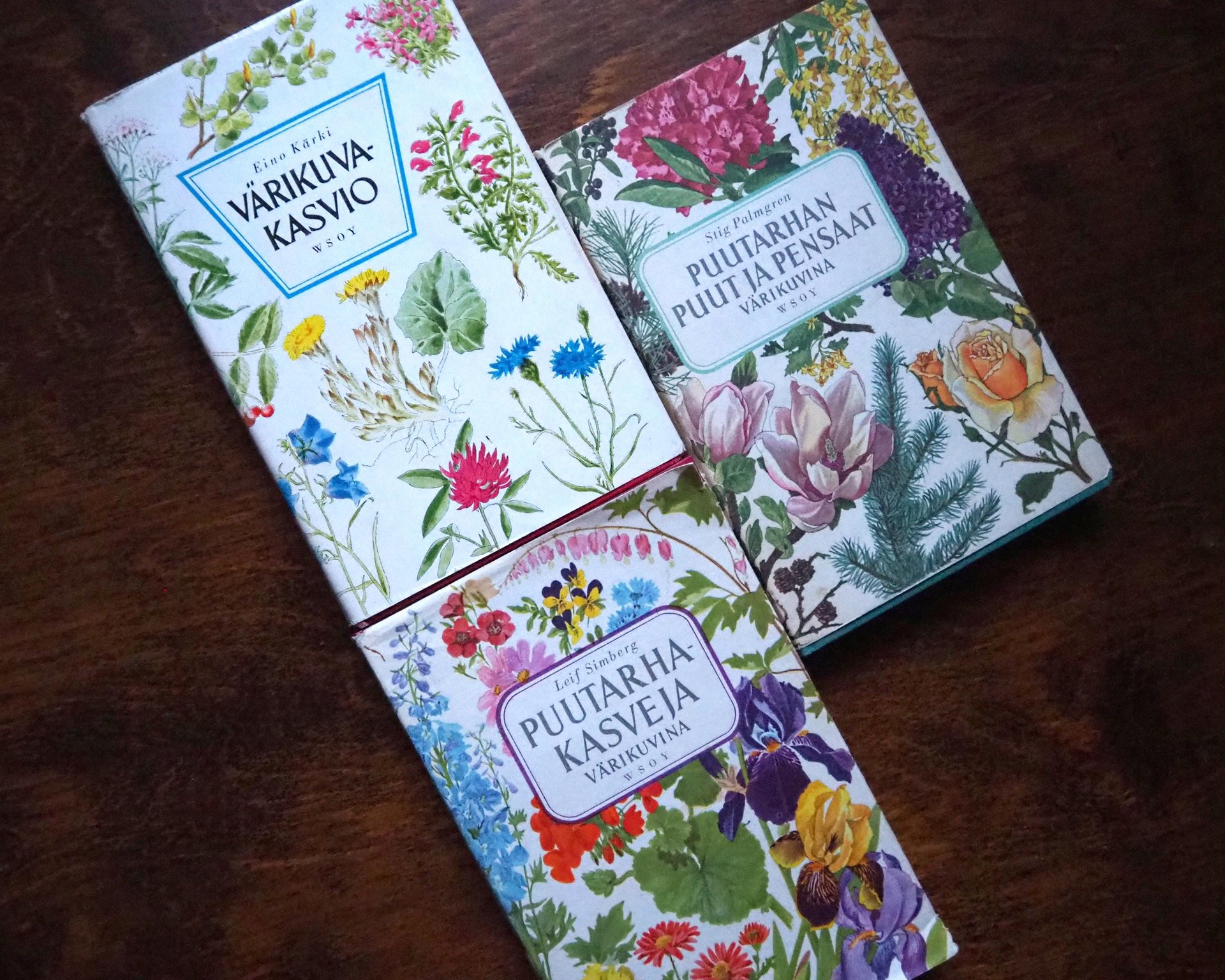 Vintage flower and plant book set | Finnish flower books | Vintage botanical books | Illustrated flower books | Vintage floral illustrations