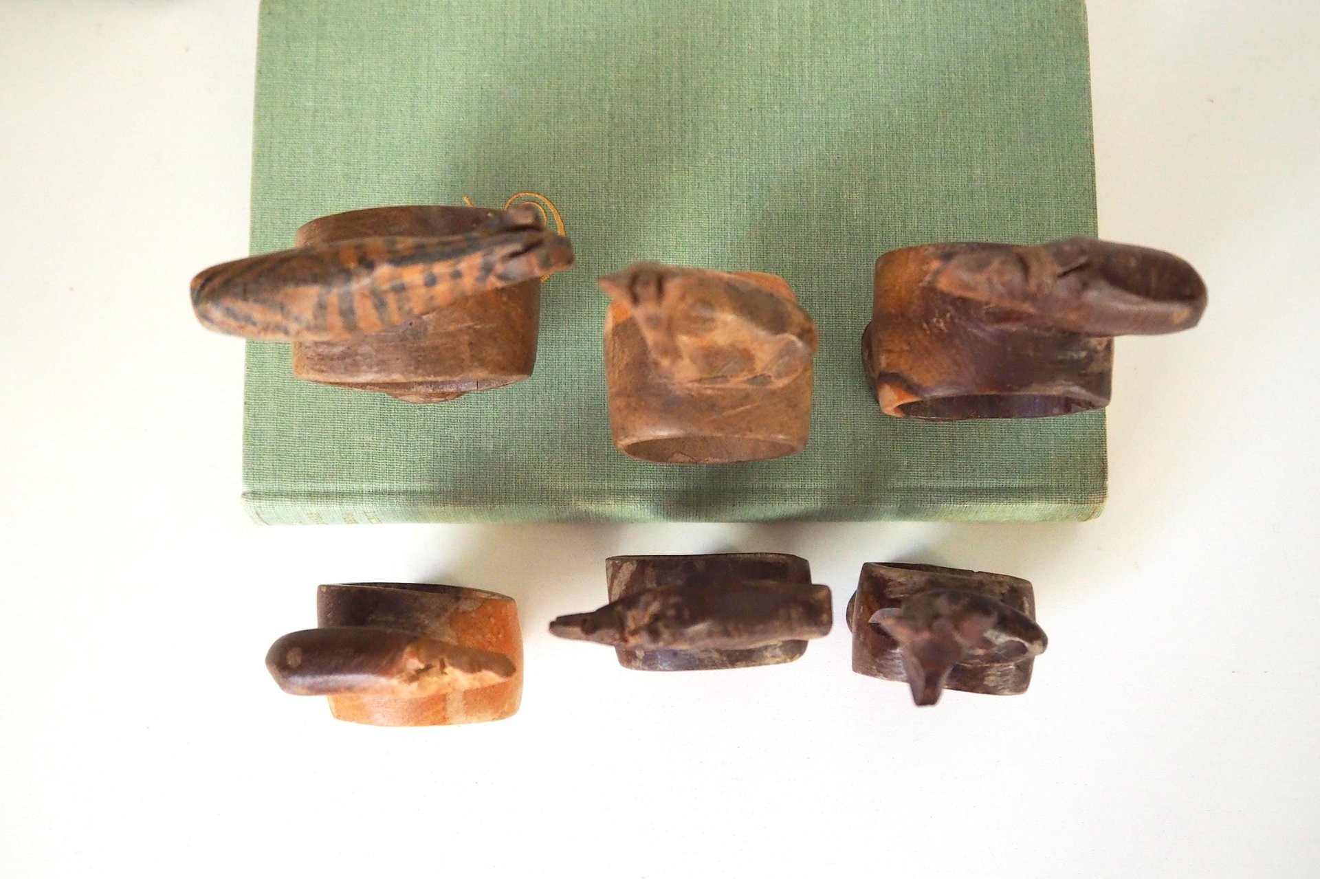 Vintage napkin rings | Set of six wooden napkin rings | Hand carved napkin rings | Set of six wooden animal napkin rings