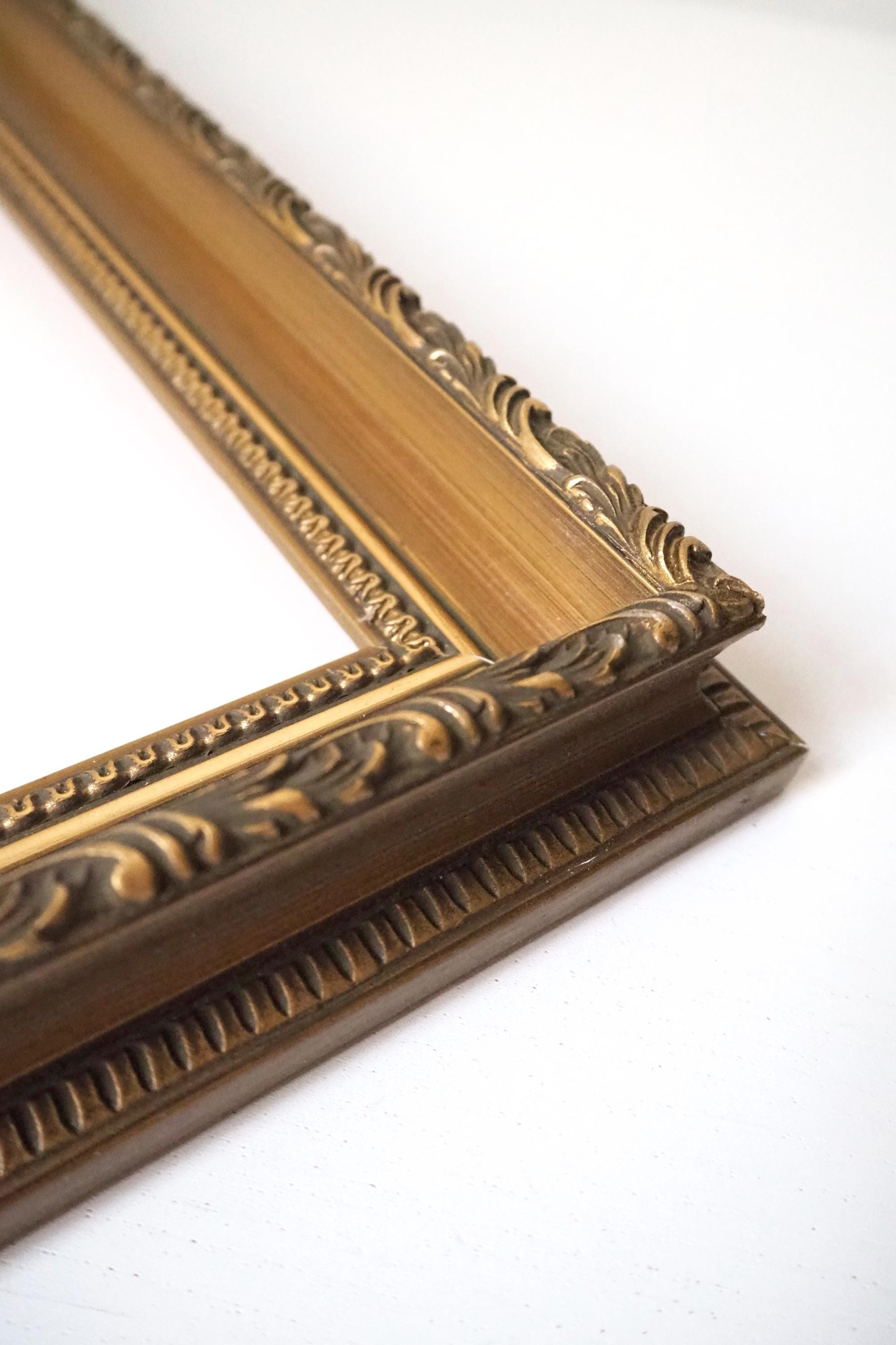 Vintage wooden frames | Vintage wooden picture frames | Gilded vintage frames | Made in Finland