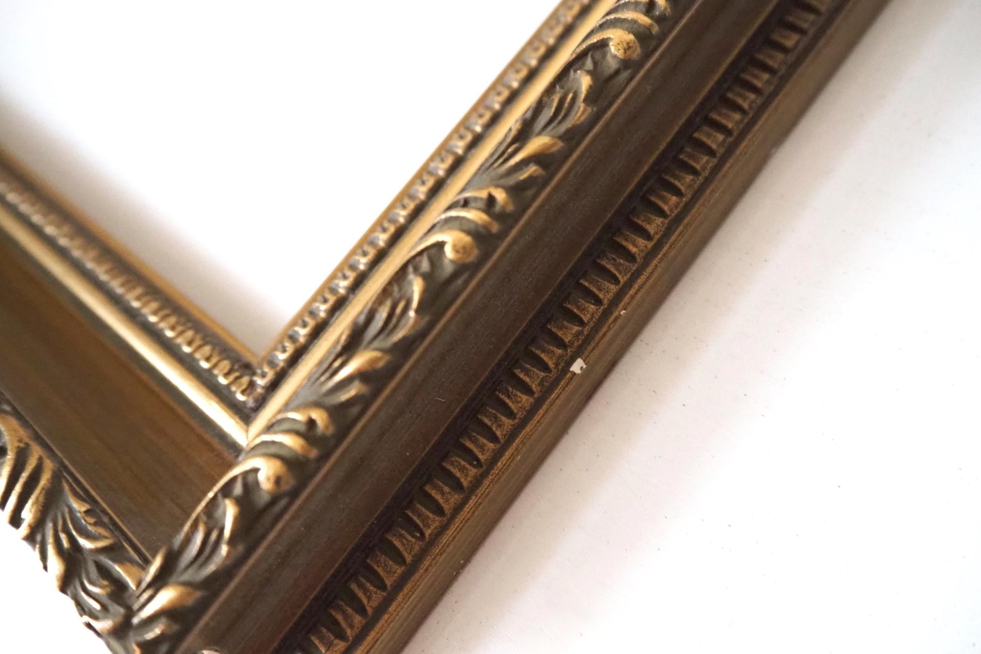 Vintage wooden frames | Vintage wooden picture frames | Gilded vintage frames | Made in Finland