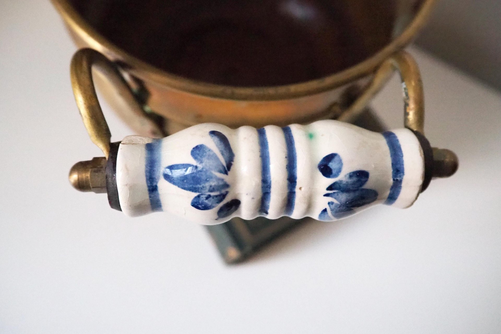 Vintage brass planter with ceramic handles | Vintage brass planter | Footed brass planter | Vintage planter