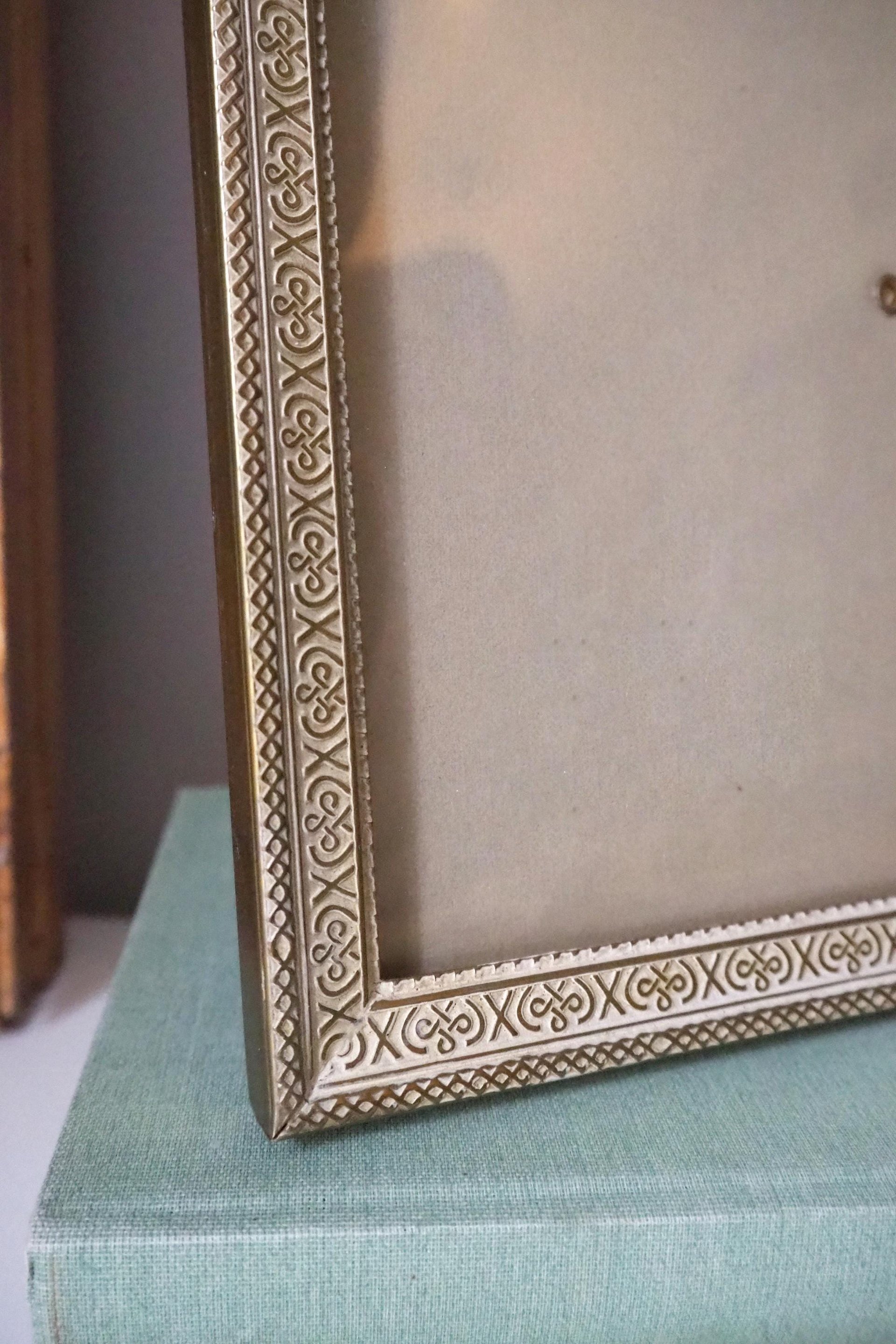 Vintage photo frame 18x24 cm | Vintage brass frame | Brass picture frame | Ornate photo frame | Vintage photo frame