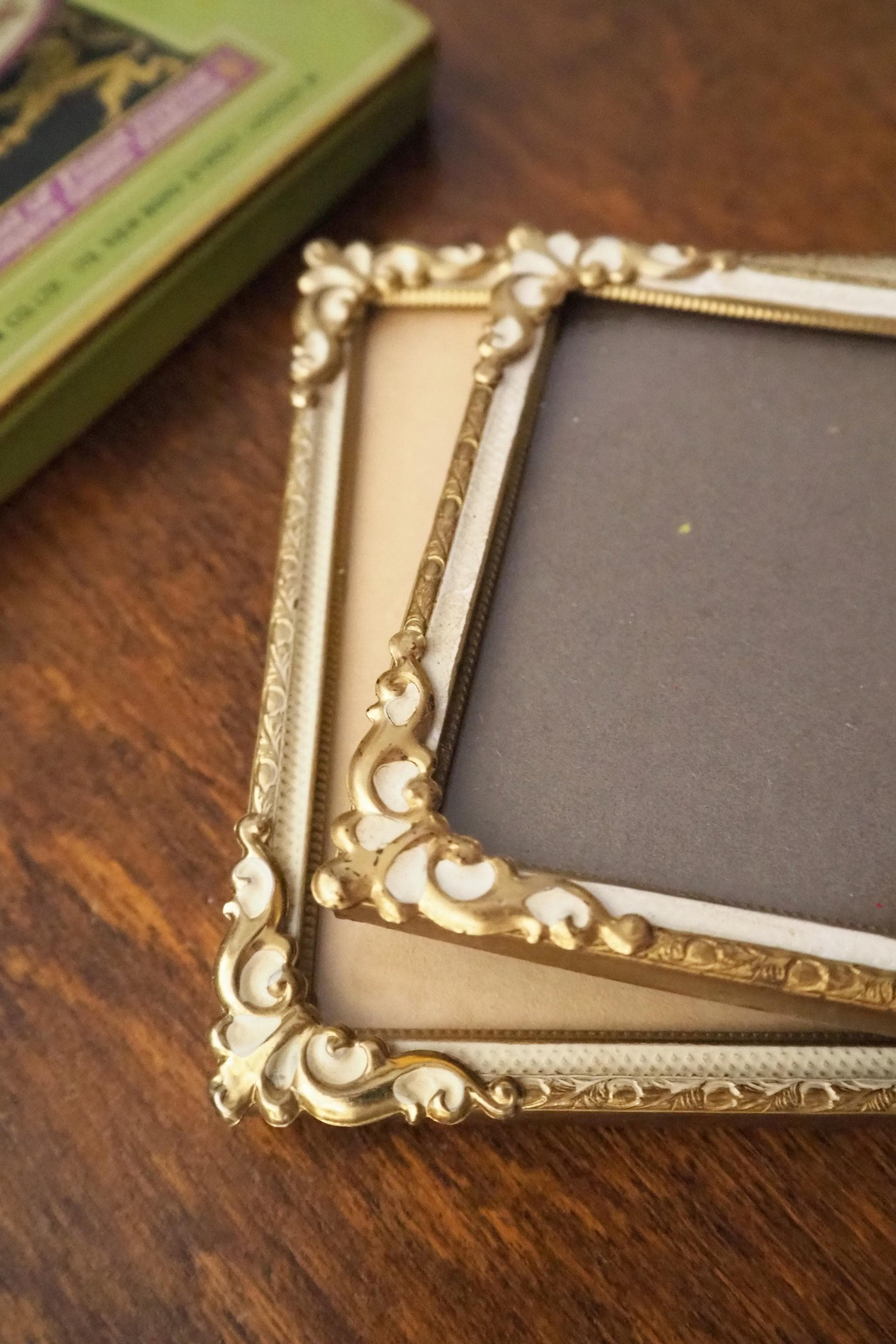 Set of two vintage photo frames | Set of two small matching vintage frames | Vintage brass picture frames | Brass and white frames