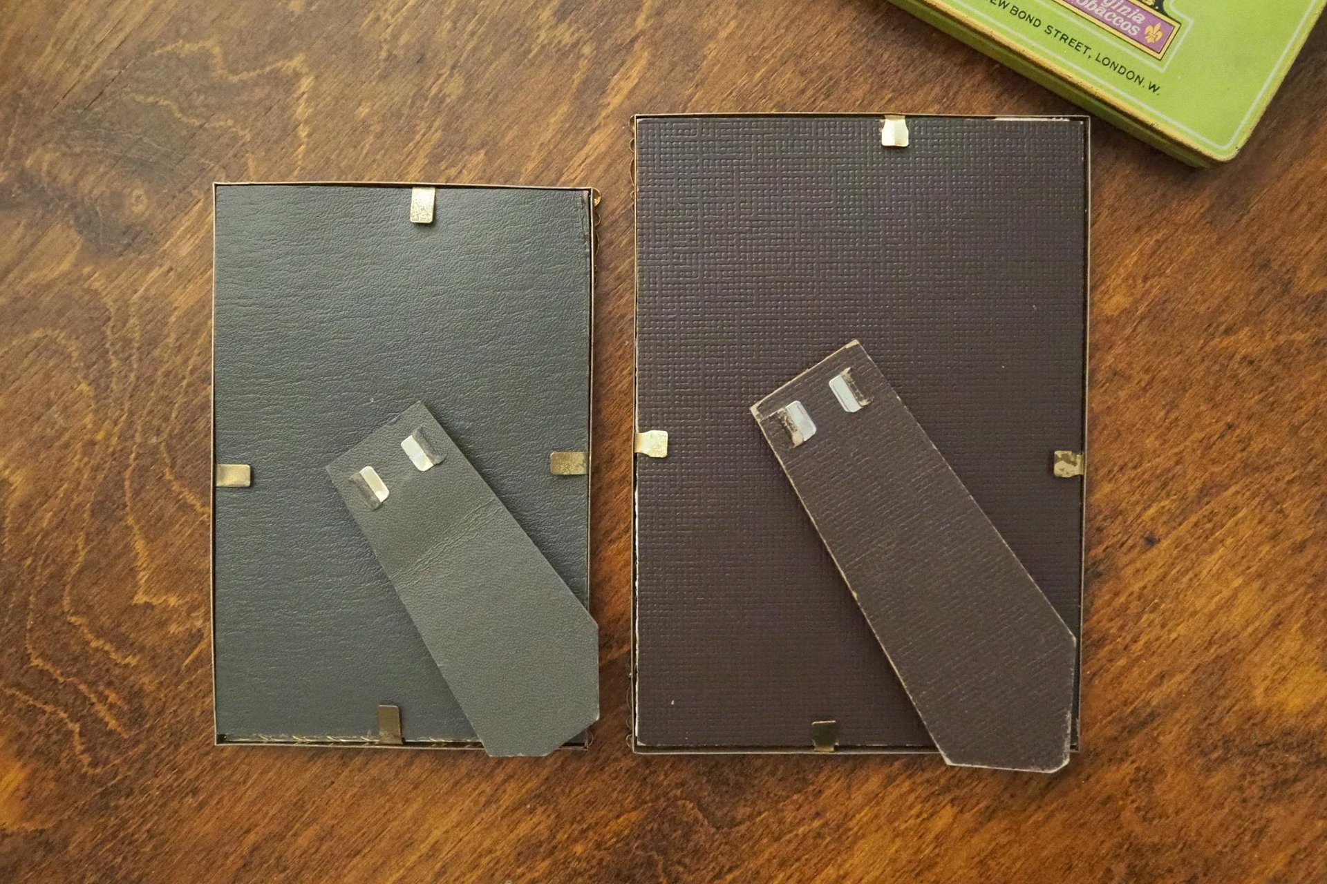 Set of two vintage photo frames | Set of two small matching vintage frames | Vintage brass picture frames | Brass and white frames