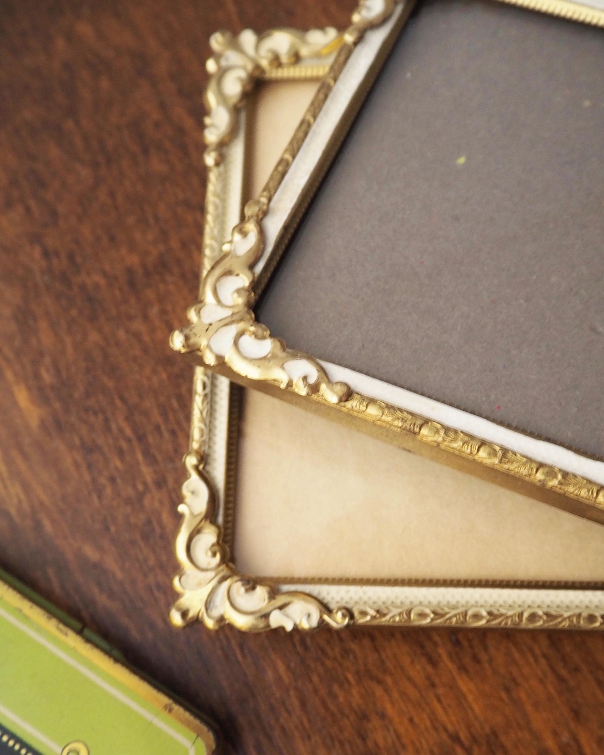 Set of two vintage photo frames | Set of two small matching vintage frames | Vintage brass picture frames | Brass and white frames