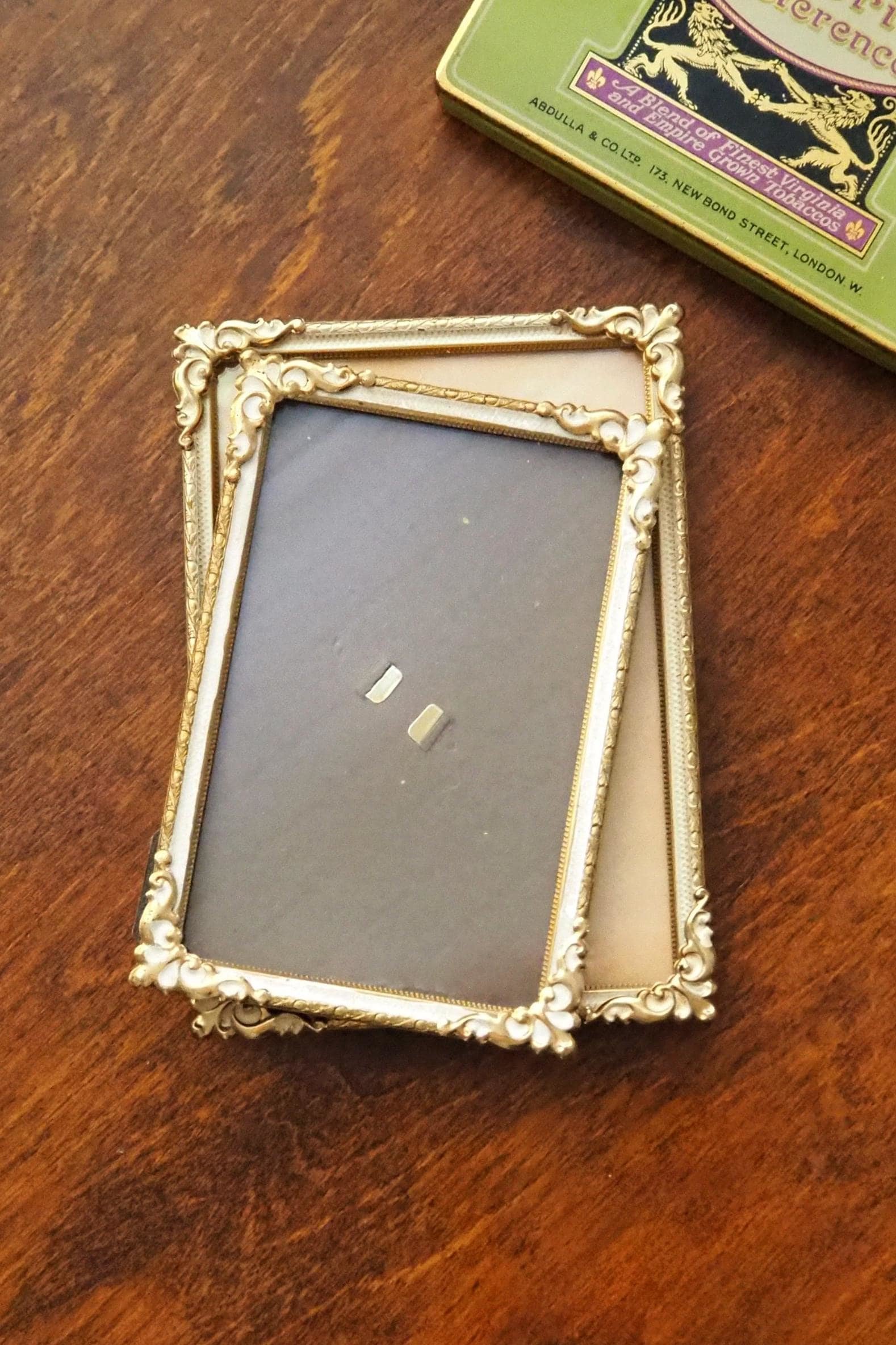 Set of two vintage photo frames | Set of two small matching vintage frames | Vintage brass picture frames | Brass and white frames