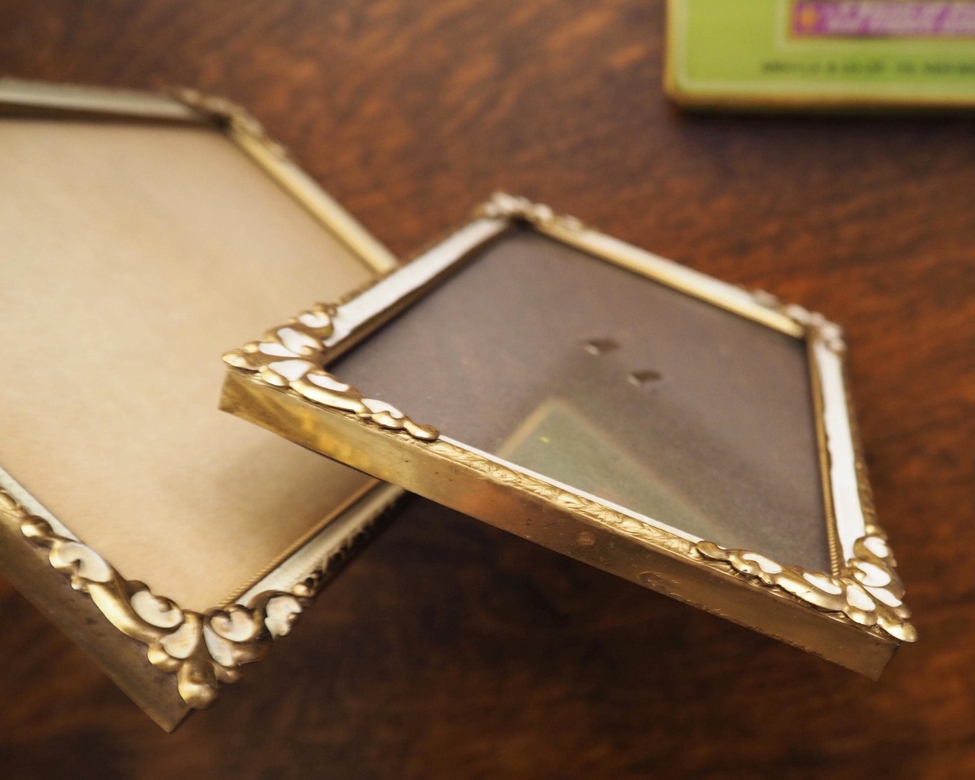 Set of two vintage photo frames | Set of two small matching vintage frames | Vintage brass picture frames | Brass and white frames