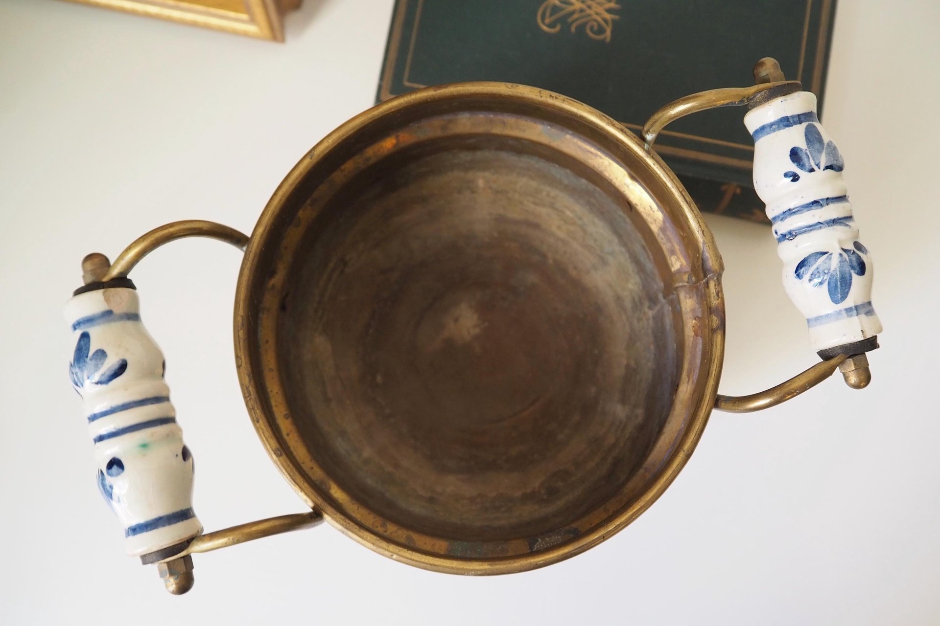 Vintage brass planter with ceramic handles | Vintage brass planter | Footed brass planter | Vintage planter