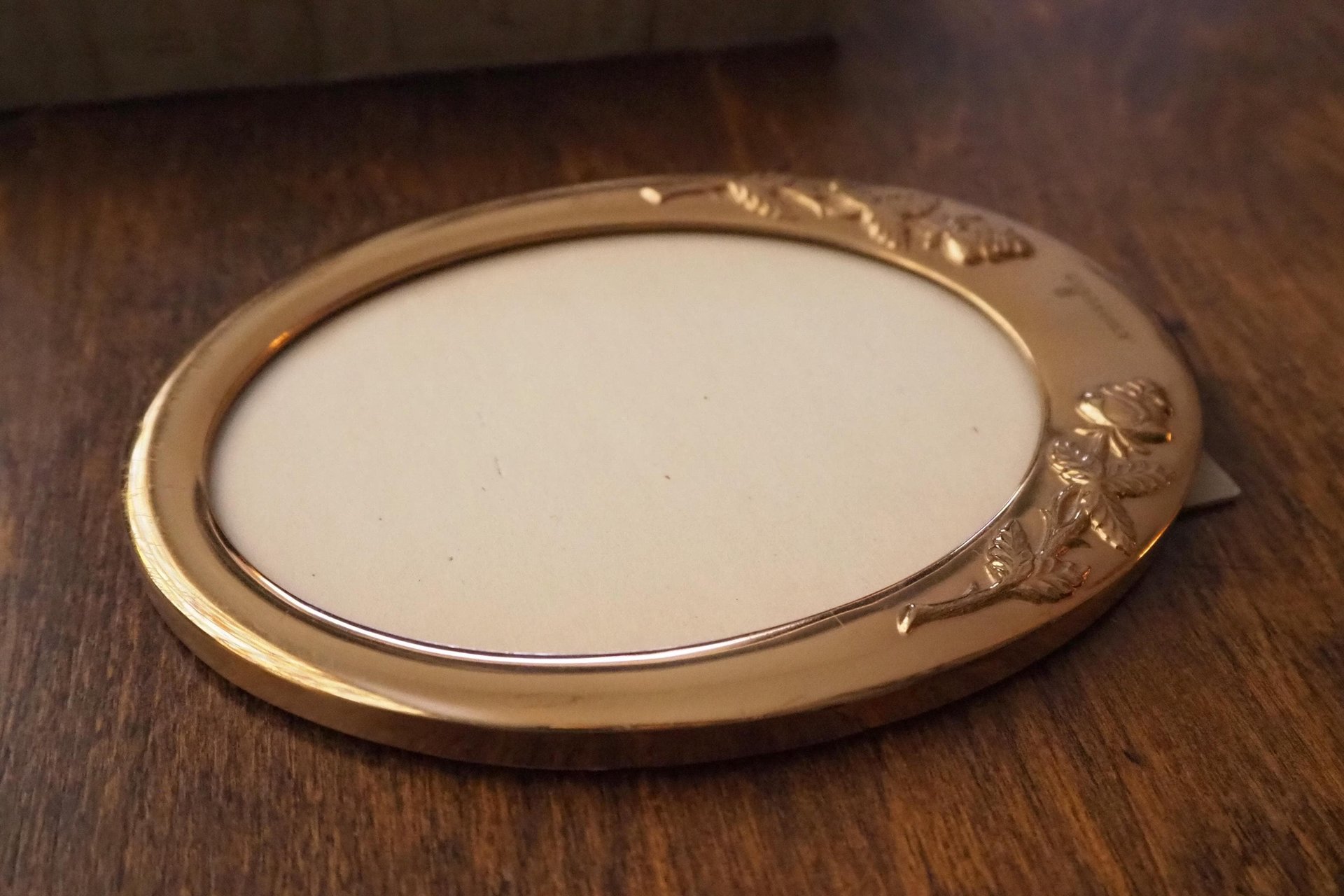 Vintage photo frame | Oval photo frame Finland | Floral picture frame | Vintage picture frame | Made in Finland