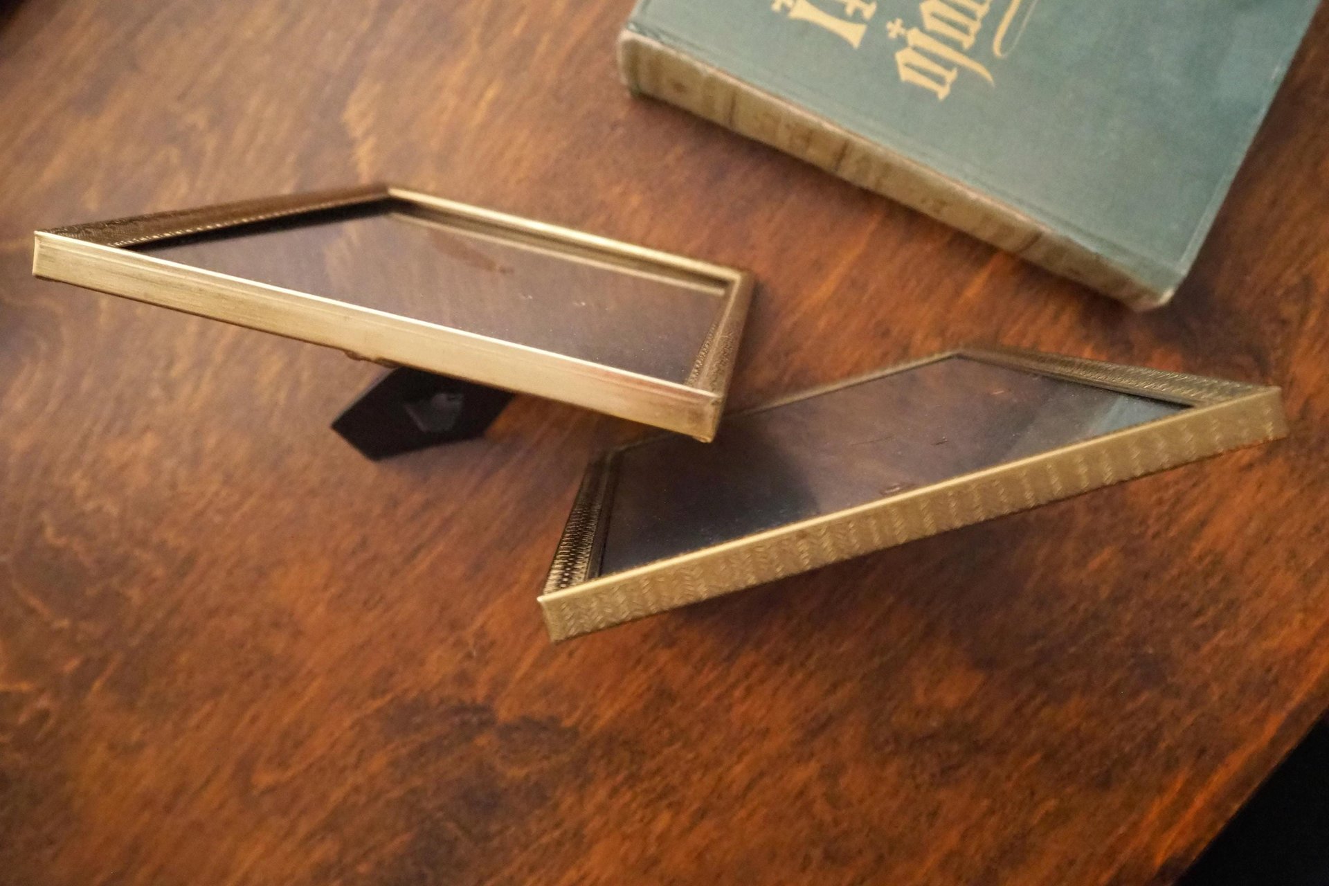 Set of two vintage photo frames | Vintage photo frames 13x18 cm | Vintage brass picture frames | Vintage silver plated frames