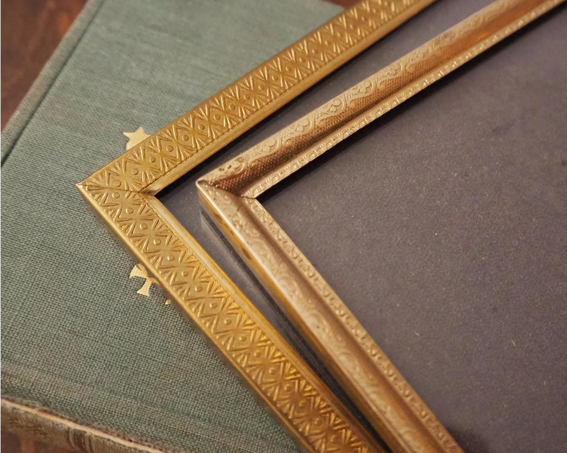 Set of two vintage photo frames | Vintage photo frames 13x18 cm | Vintage brass picture frames | Vintage silver plated frames