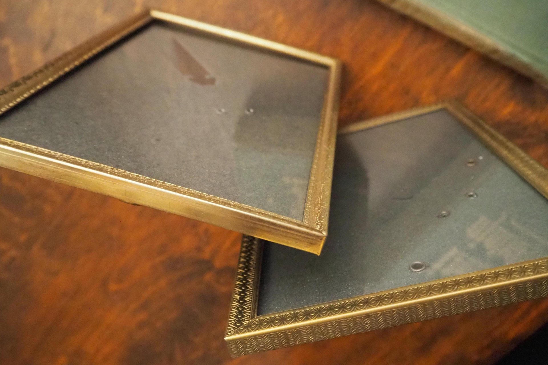 Set of two vintage photo frames | Vintage photo frames 13x18 cm | Vintage brass picture frames | Vintage silver plated frames