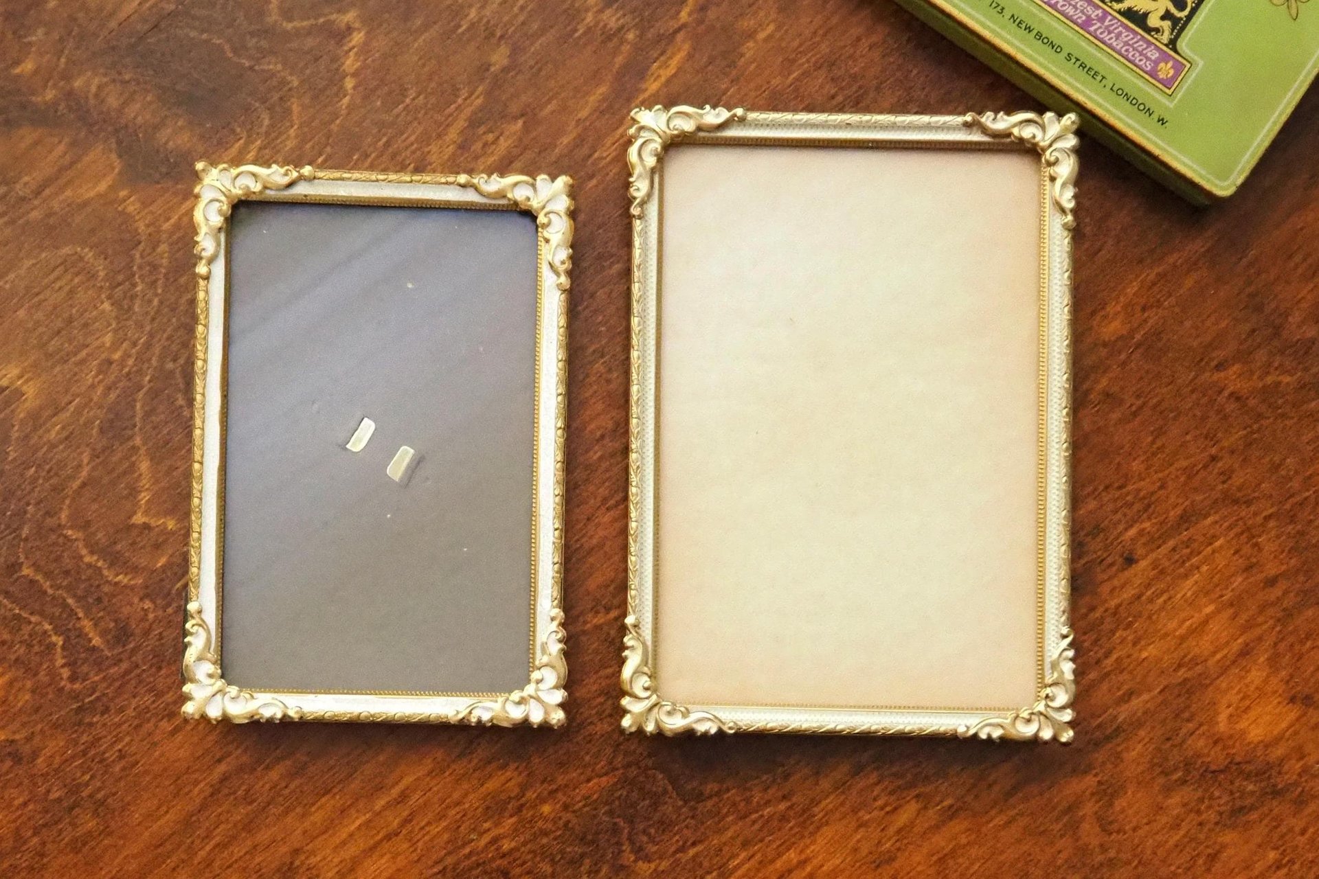 Set of two vintage photo frames | Set of two small matching vintage frames | Vintage brass picture frames | Brass and white frames