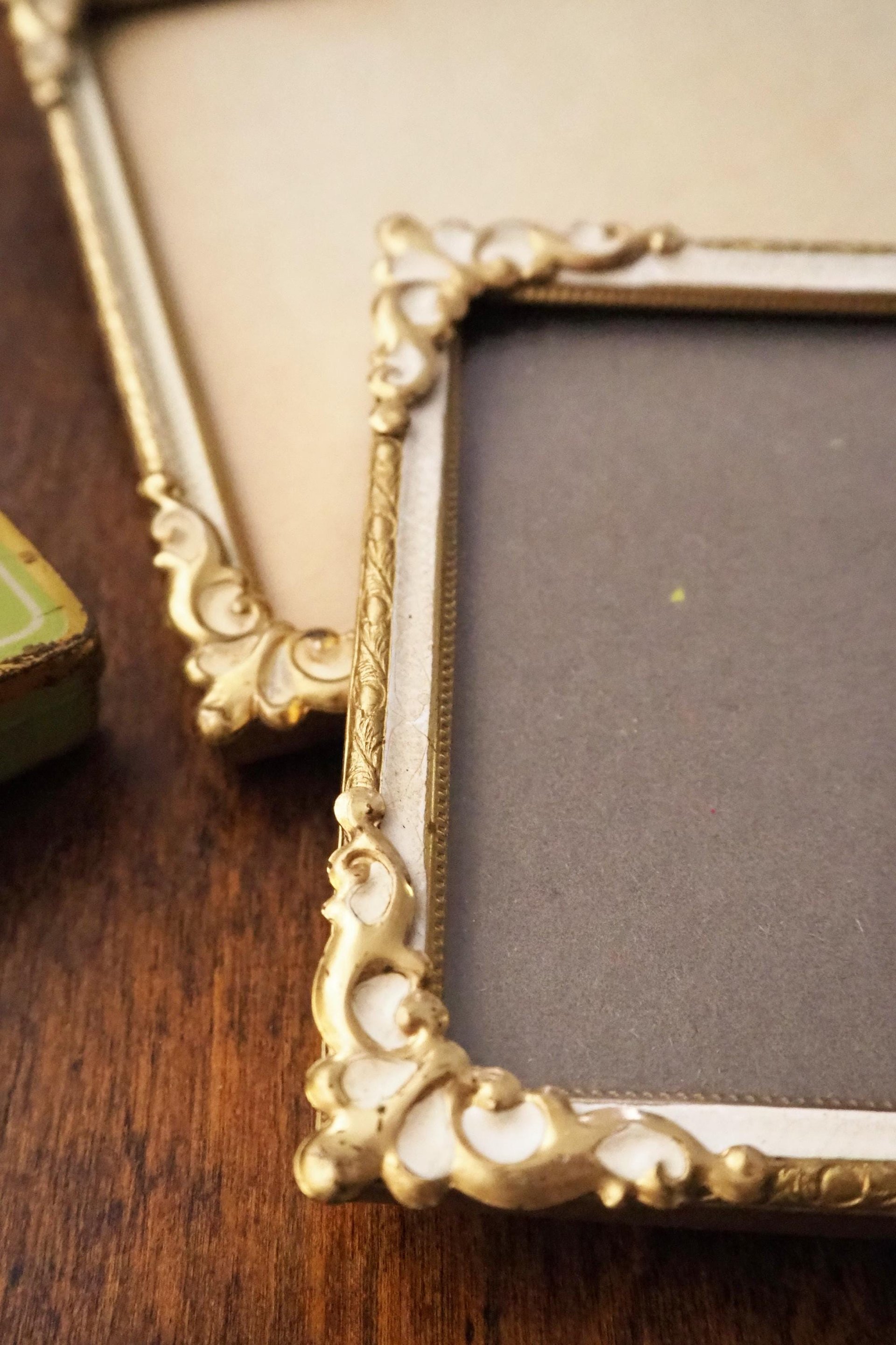 Set of two vintage photo frames | Set of two small matching vintage frames | Vintage brass picture frames | Brass and white frames