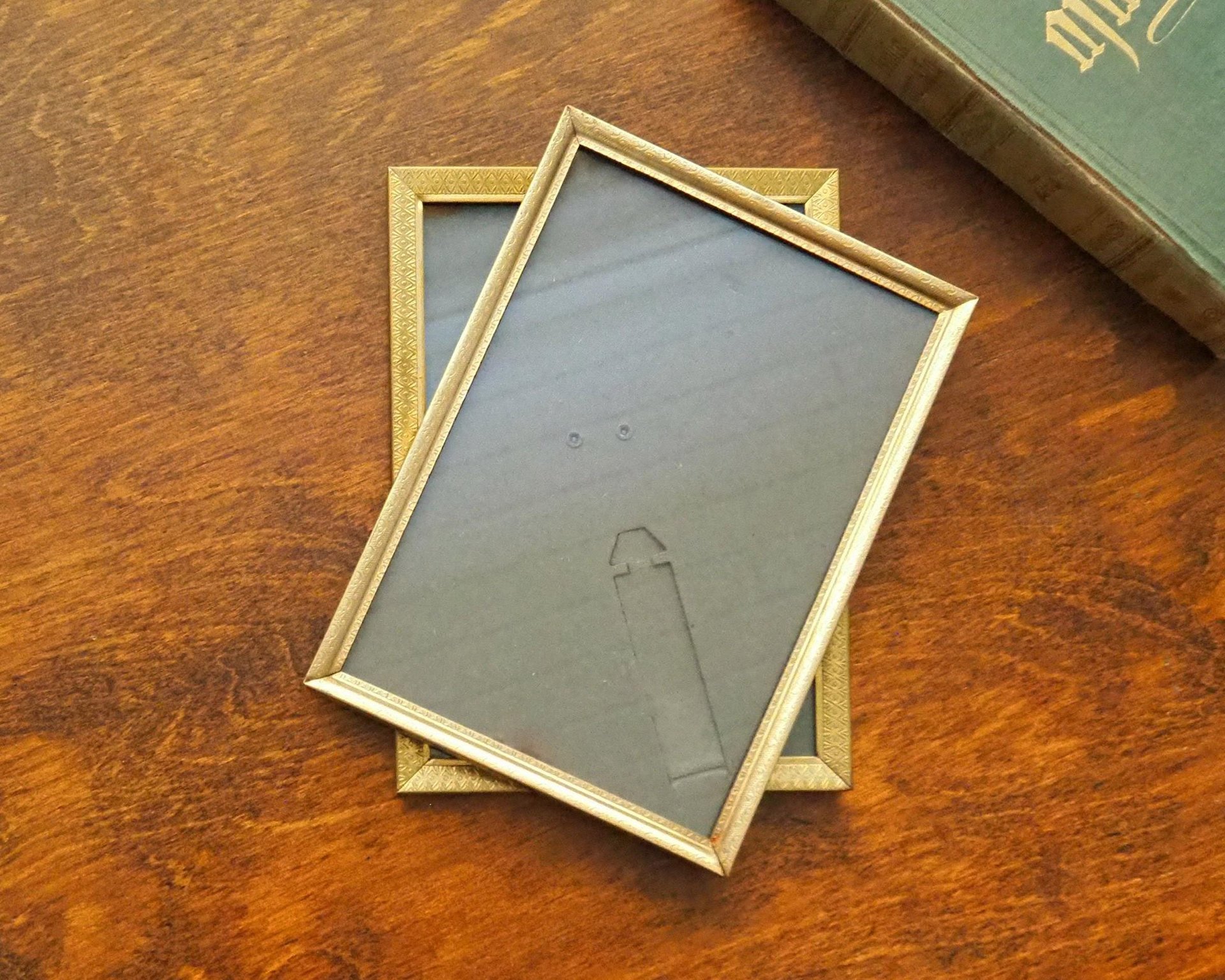 Set of two vintage photo frames | Vintage photo frames 13x18 cm | Vintage brass picture frames | Vintage silver plated frames