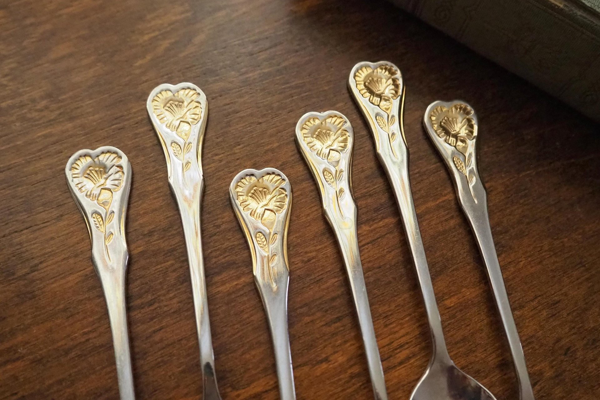 Set of six vintage teaspoons and a cake server | Hackmann Myrna | Vintage stainless steel teaspoons | Vintage teaspoons