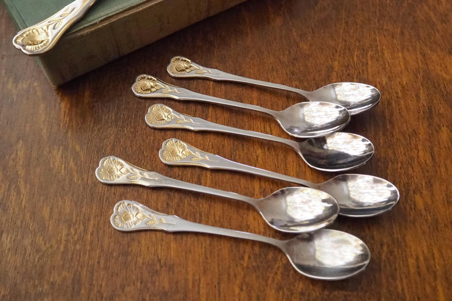 Set of six vintage teaspoons and a cake server | Hackmann Myrna | Vintage stainless steel teaspoons | Vintage teaspoons