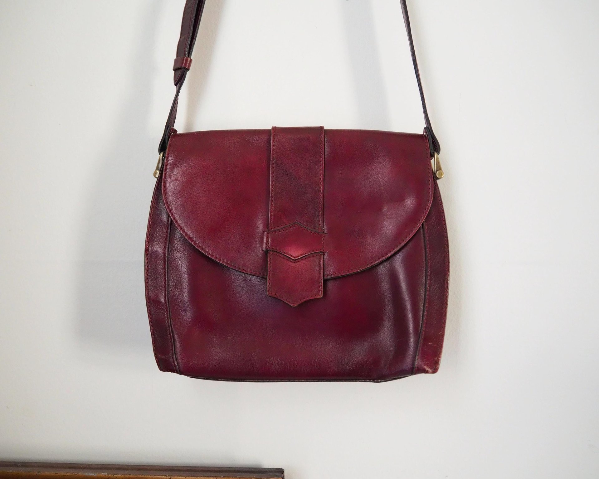 Vintage leather crossbody bag | Vintage leather bag | Burgundy leather bag | Vintage leather bag by Three Bags | Made in Finland