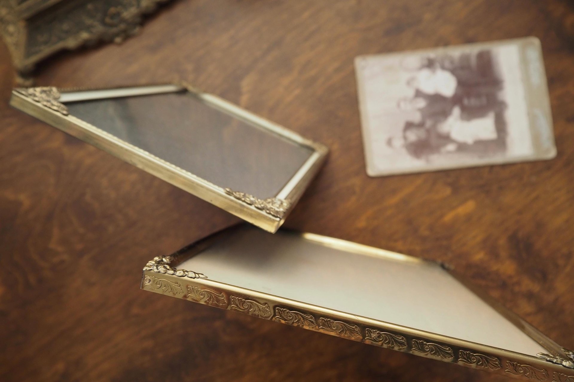 Set of two vintage photo frames | Vintage photo frames | Vintage brass picture frames | Mismatched photo frames