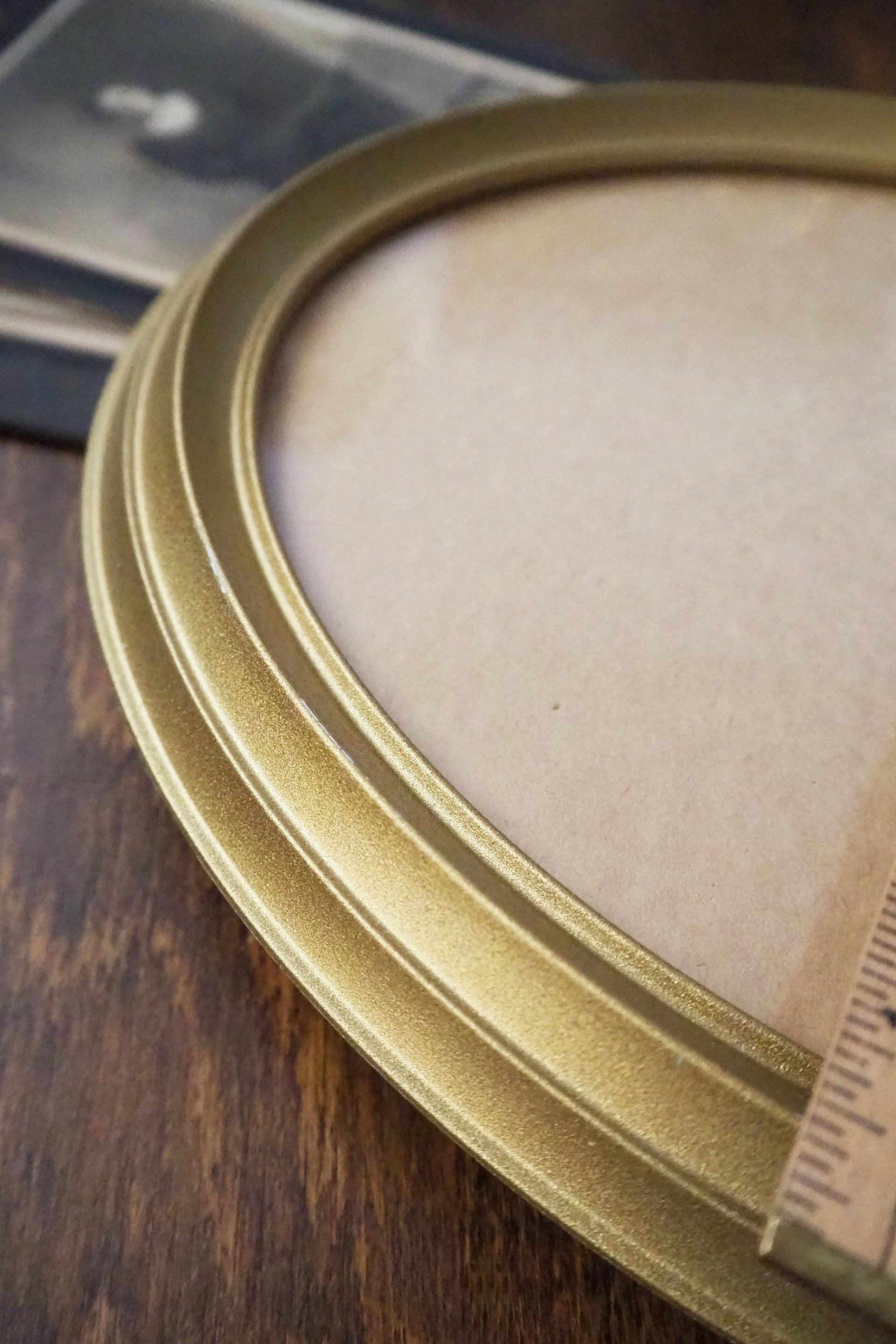 Set of two vintage picture frames | Oval photo frames | Vintage gold tone frames | Vintage photo frames