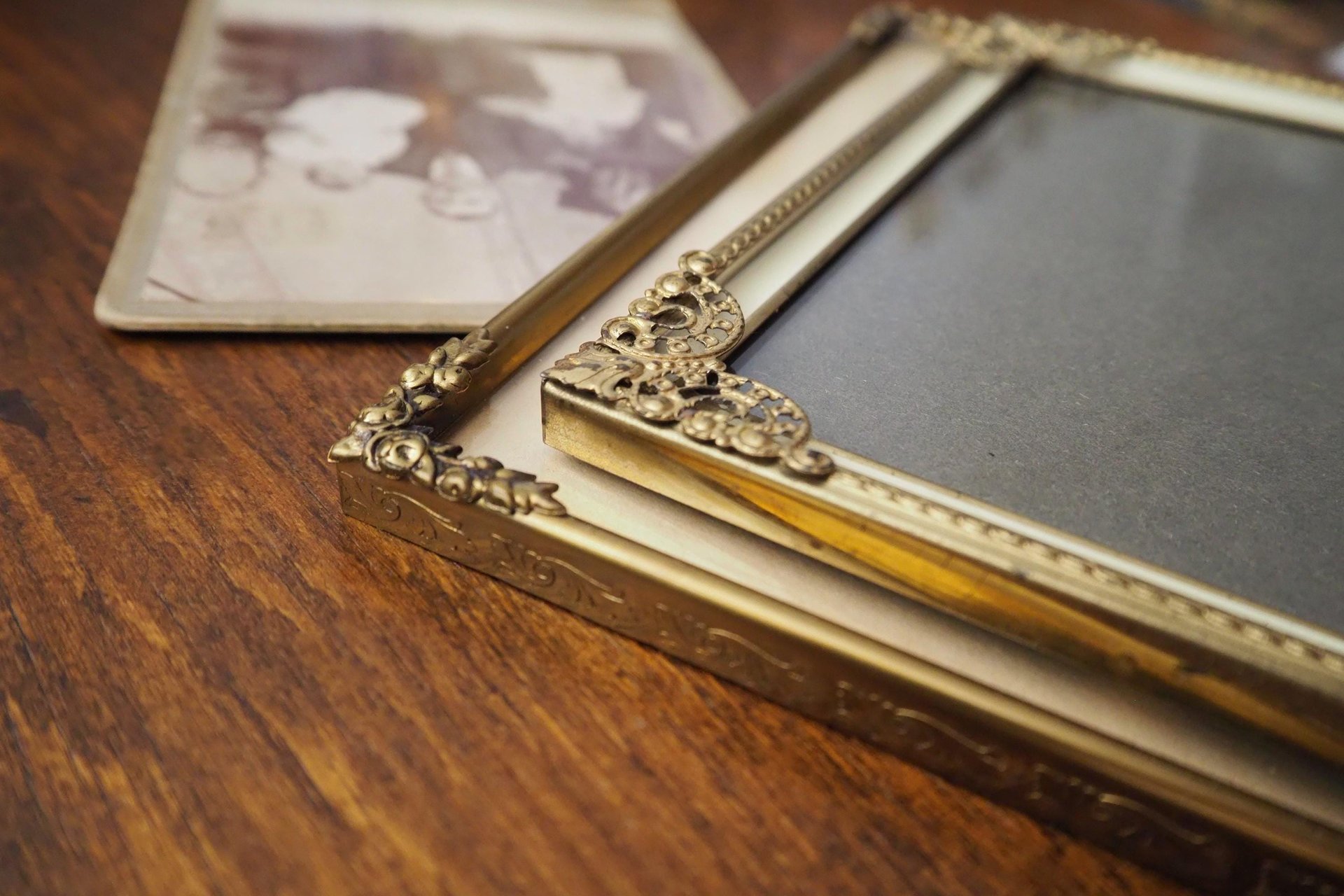 Set of two vintage photo frames | Vintage photo frames | Vintage brass picture frames | Mismatched photo frames
