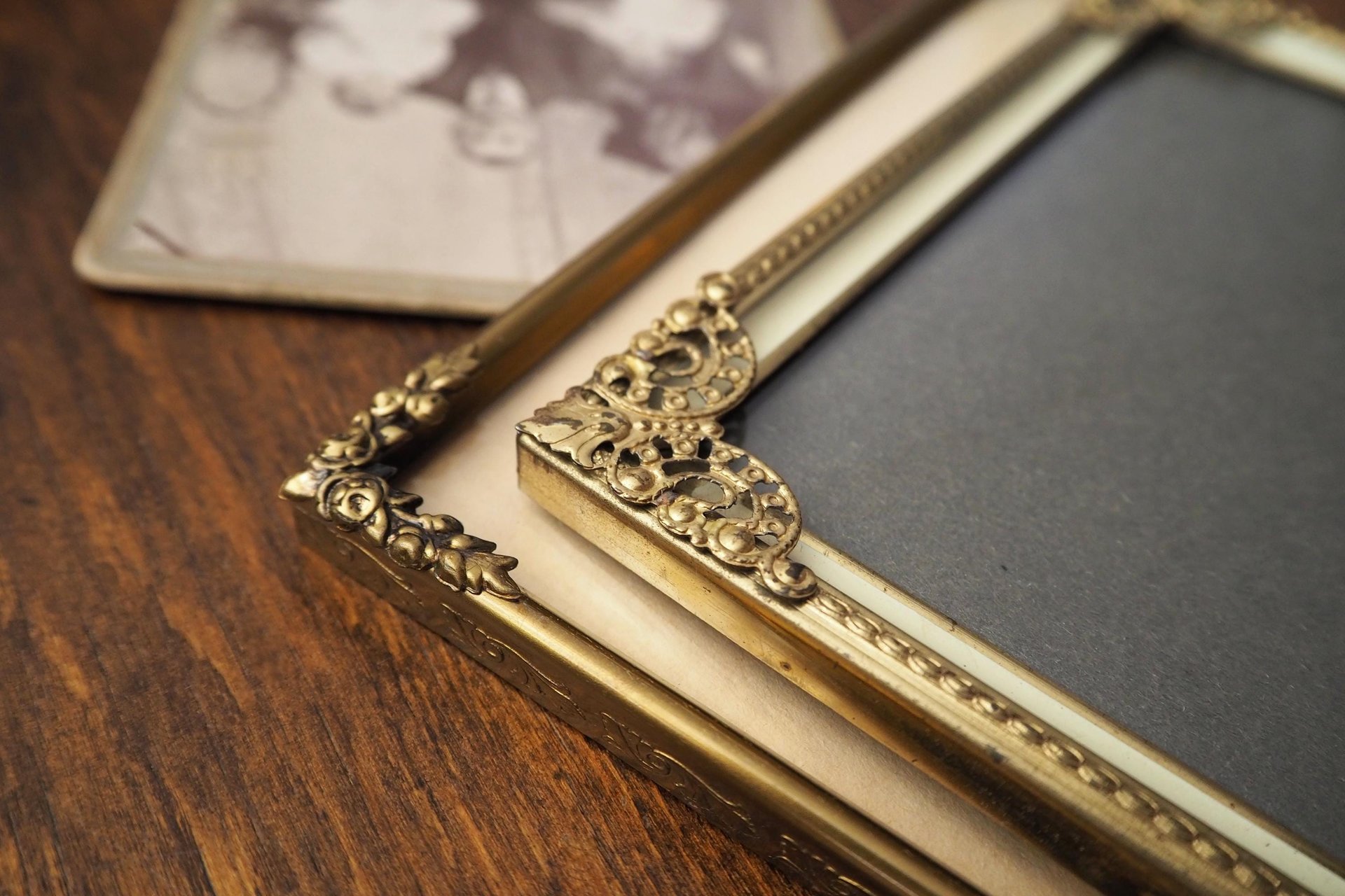 Set of two vintage photo frames | Vintage photo frames | Vintage brass picture frames | Mismatched photo frames
