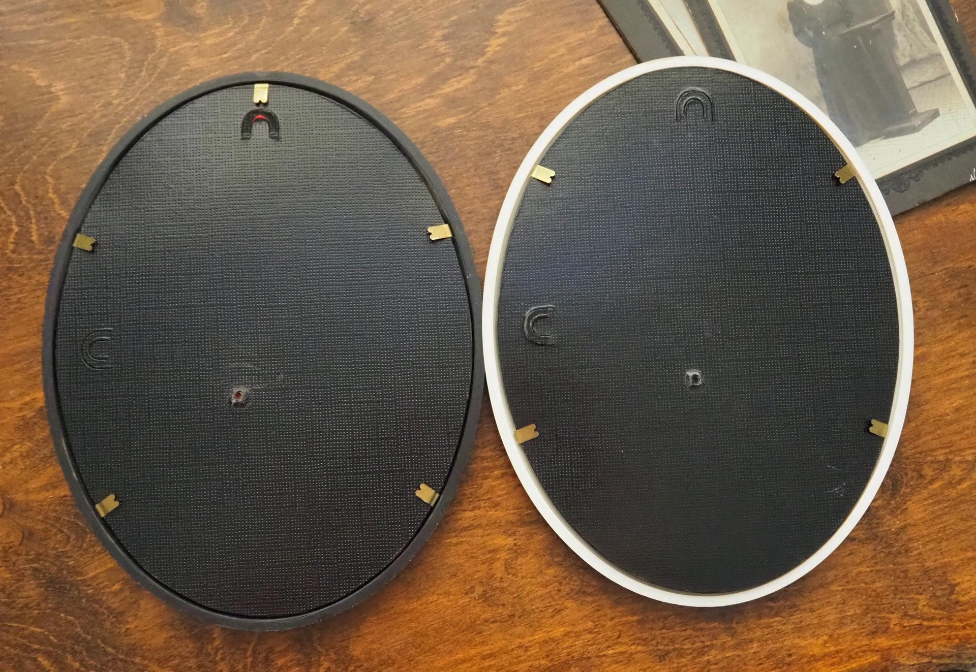 Set of two vintage picture frames | Oval photo frames | Vintage gold tone frames | Vintage photo frames