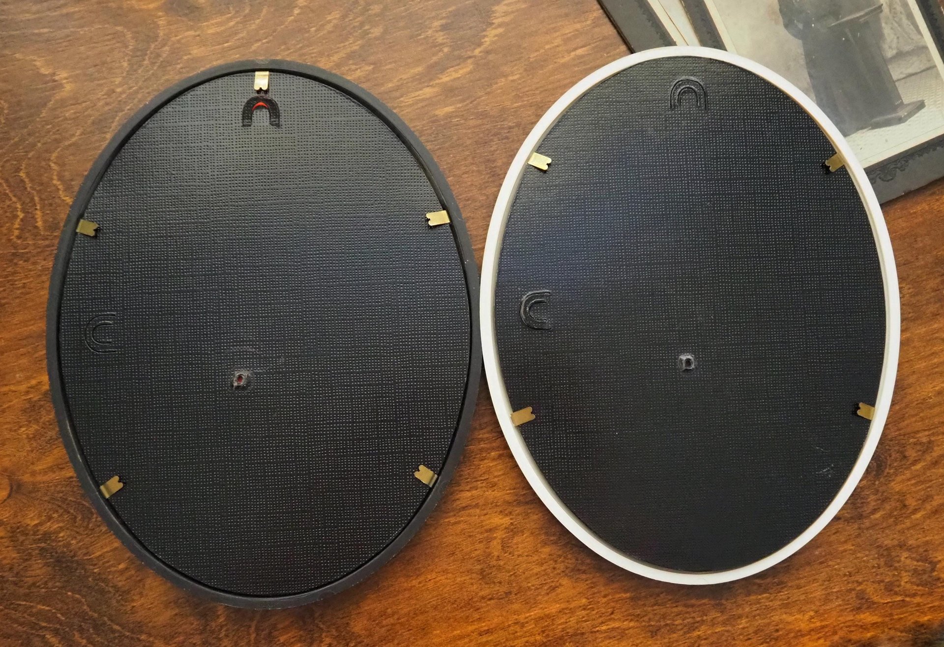 Set of two vintage picture frames | Oval photo frames | Vintage gold tone frames | Vintage photo frames