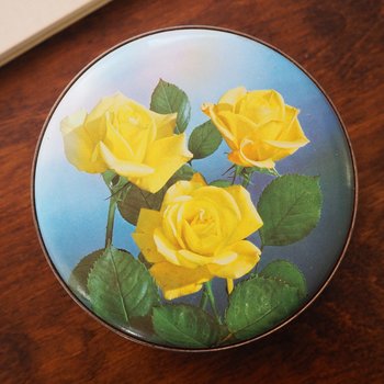 Vintage floral tin box | Floral tin box | Vintage storage box | Round floral tin box
