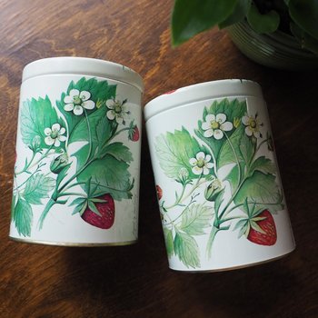 Set of two vintage tin containers | Strawberry tin boxes | Vintage storage box | Round tin containers | Vintage storage tins